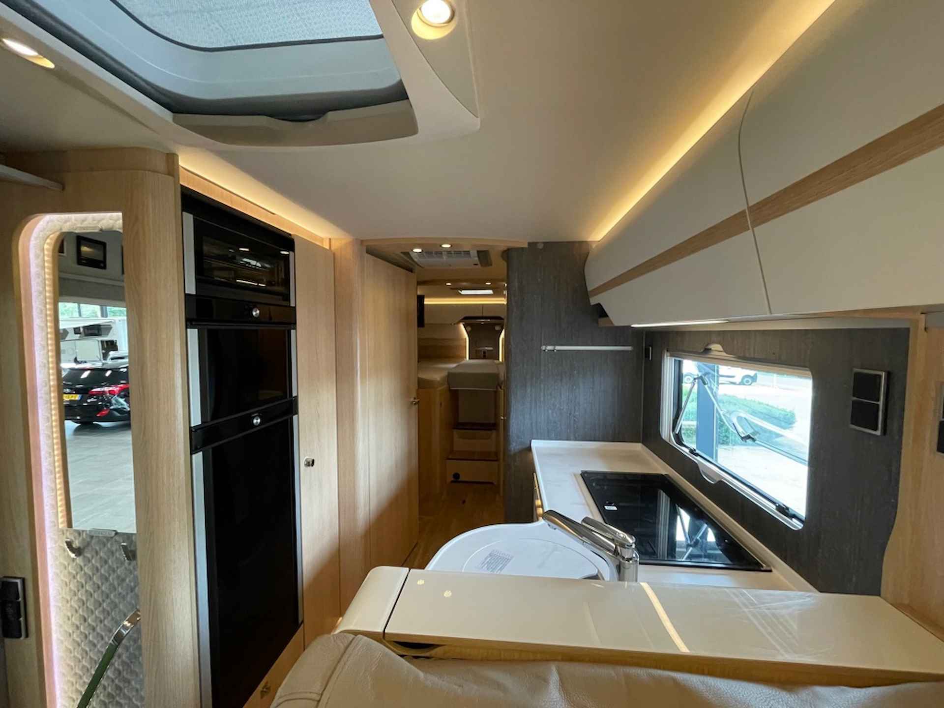 Hymer B880ML Automaat, incl. levelsysteem zo goed als nieuw! - 12/27