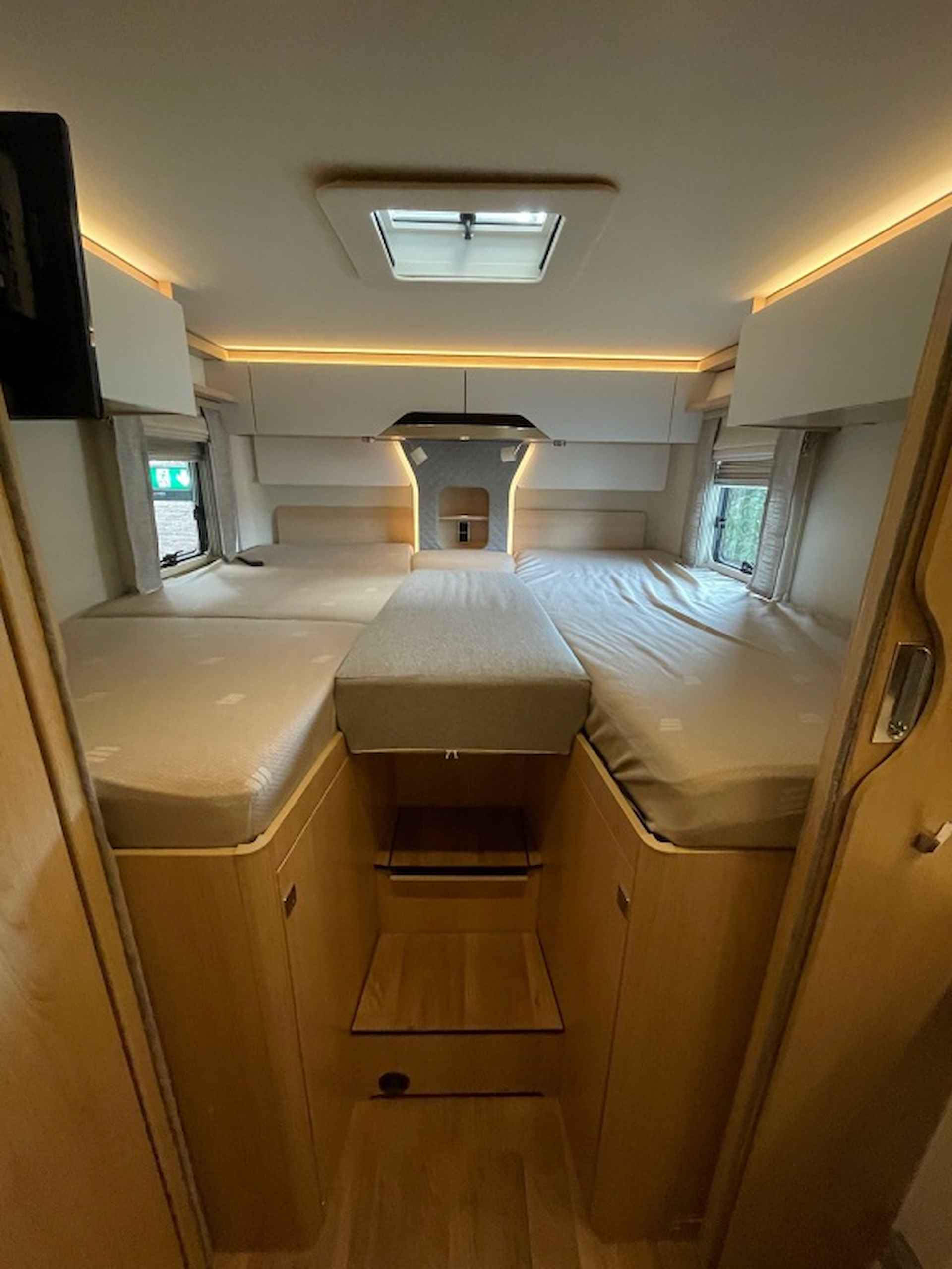 Hymer B880ML Automaat, incl. levelsysteem zo goed als nieuw! - 14/27