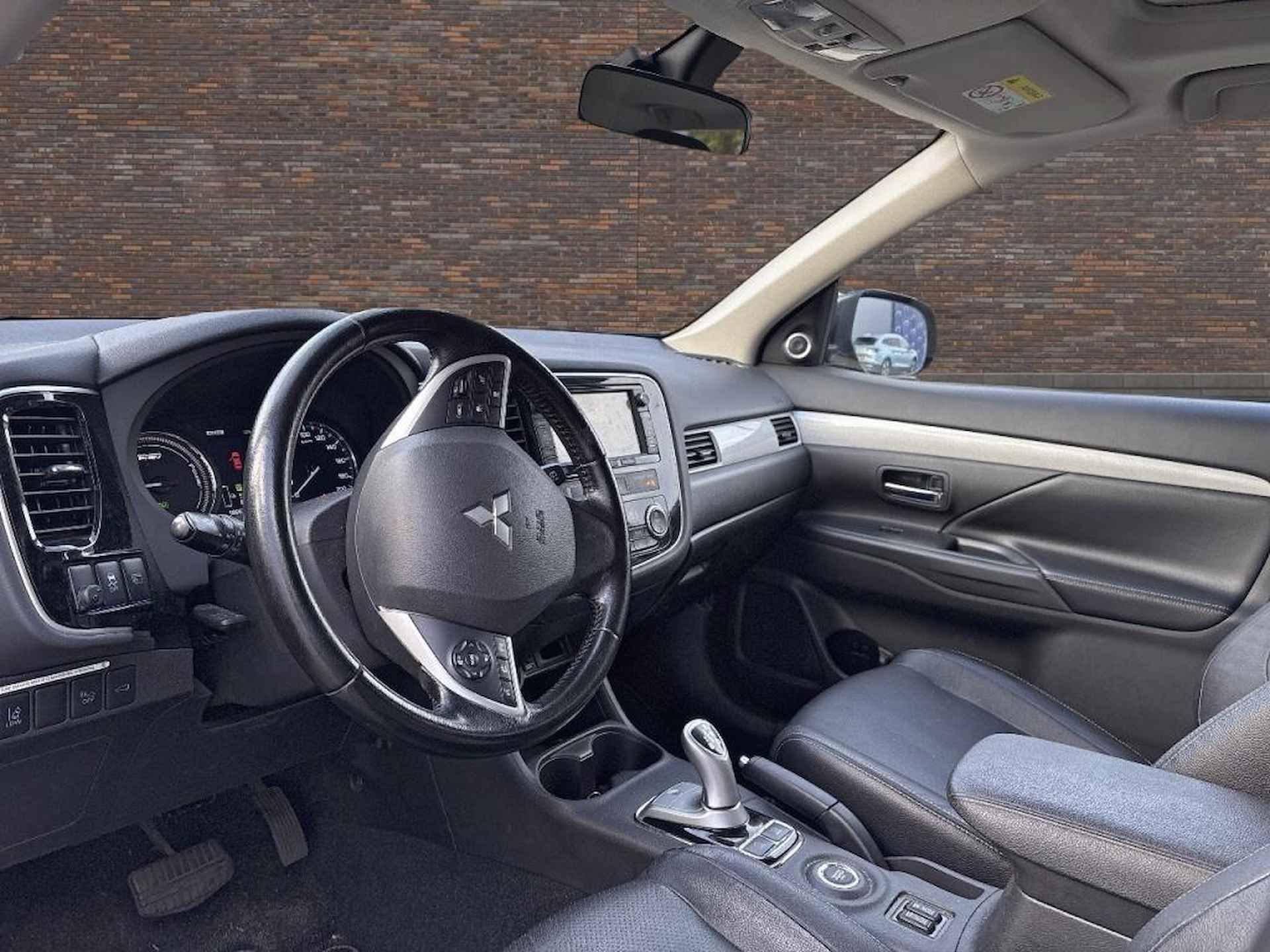 Mitsubishi Outlander 2.0 PHEV Instyle LEDER LMV SCHUIFDAK NAVIGATIE - 6/15