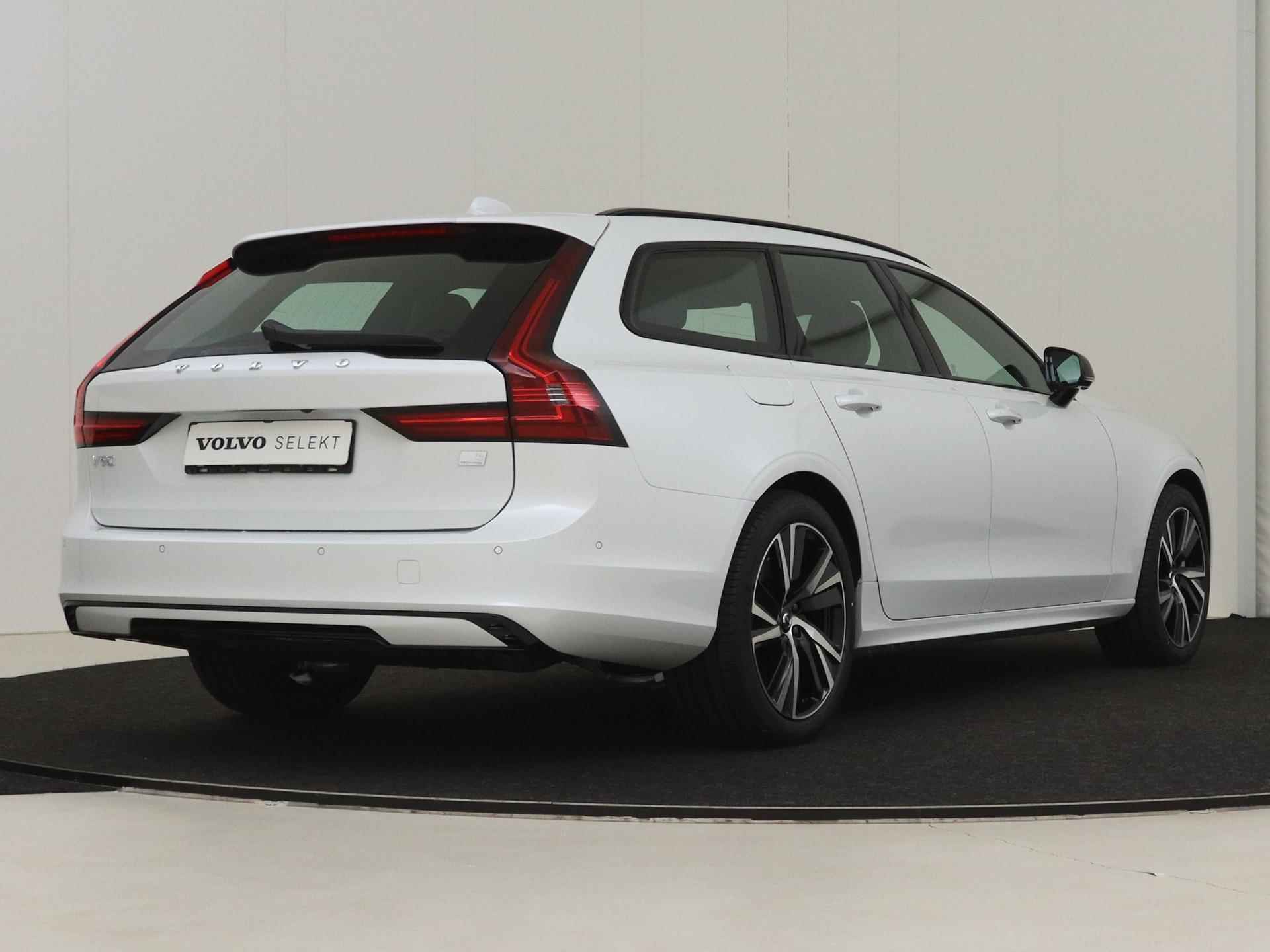 Volvo V90 T6 AUT8 350PK Ultimate Bright, 360 Graden Camera, Luchtvering, Bowers & Wilkins Audio, Adaptieve Cruise Control, Dodehoekdetectie Met Correctie, Navigatiesysteem, Panorama Dak, Electronic Climate Control, Standkachel, Verwarmbaar Stuurwiel, Parkeersensoren, Rijstrooksensor Met Correctie, Apple Carplay/Android Auto, Keyless Entry, Verwarmbare Voor- En Achterstoelen - 5/20