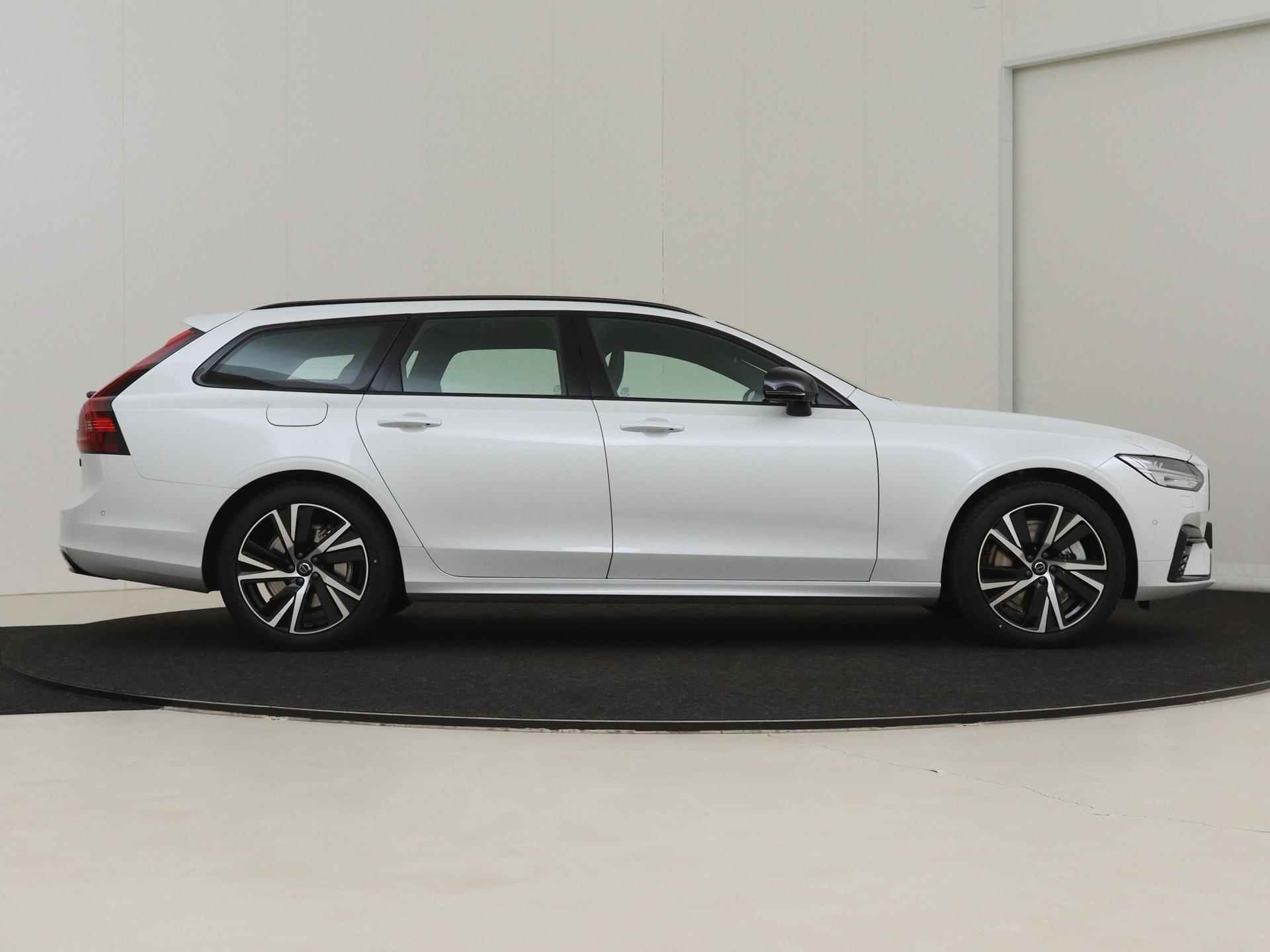 Volvo V90 T6 AUT8 350PK Ultimate Bright, 360 Graden Camera, Luchtvering, Bowers & Wilkins Audio, Adaptieve Cruise Control, Dodehoekdetectie Met Correctie, Navigatiesysteem, Panorama Dak, Electronic Climate Control, Standkachel, Verwarmbaar Stuurwiel, Parkeersensoren, Rijstrooksensor Met Correctie, Apple Carplay/Android Auto, Keyless Entry, Verwarmbare Voor- En Achterstoelen - 6/20