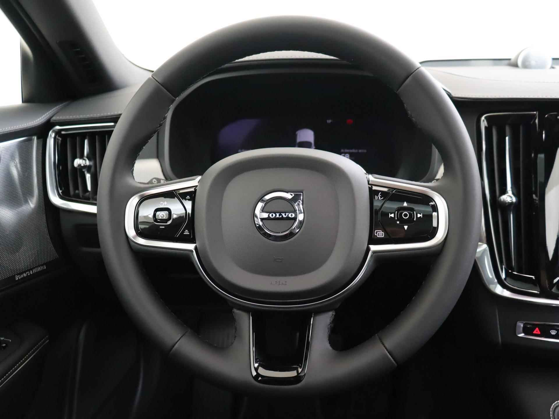 Volvo V90 T6 AUT8 350PK Ultimate Bright, 360 Graden Camera, Luchtvering, Bowers & Wilkins Audio, Adaptieve Cruise Control, Dodehoekdetectie Met Correctie, Navigatiesysteem, Panorama Dak, Electronic Climate Control, Standkachel, Verwarmbaar Stuurwiel, Parkeersensoren, Rijstrooksensor Met Correctie, Apple Carplay/Android Auto, Keyless Entry, Verwarmbare Voor- En Achterstoelen - 15/20