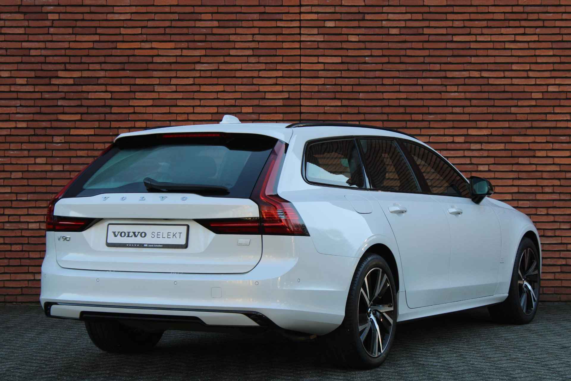 Volvo V90 T6 AUT8 350PK Ultimate Bright, 360 Graden Camera, Luchtvering, Bowers & Wilkins Audio, Adaptieve Cruise Control, Dodehoekdetectie Met Correctie, Navigatiesysteem, Panorama Dak, Electronic Climate Control, Standkachel, Verwarmbaar Stuurwiel, Parkeersensoren, Rijstrooksensor Met Correctie, Apple Carplay/Android Auto, Keyless Entry, Verwarmbare Voor- En Achterstoelen - 2/21