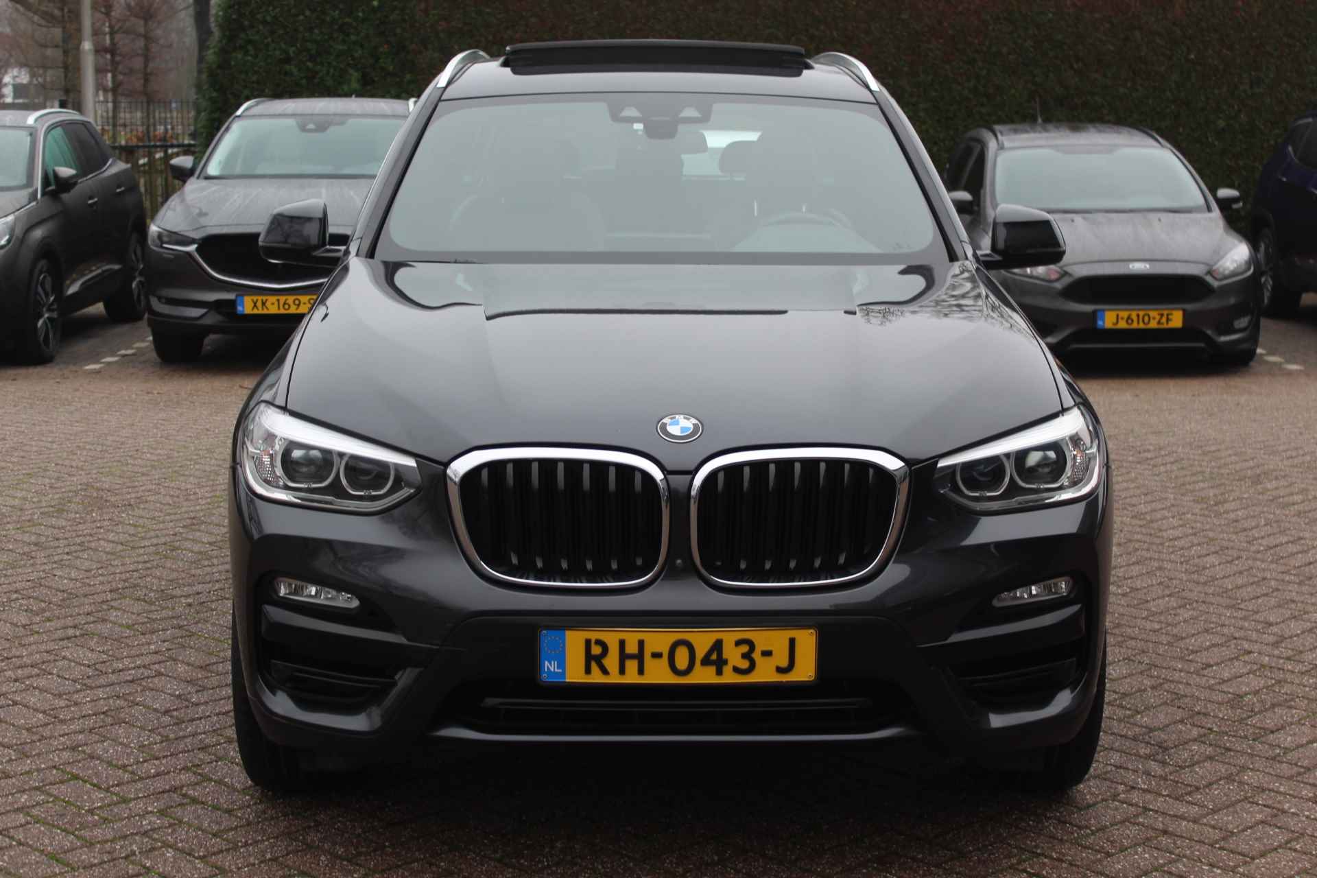 BMW X3 xDrive20d High Exe. / Trekhaak / Panoramadak / Camera / Leder / 18'' / Navigatie / Stoelverwarming / Cruise Control - 8/40