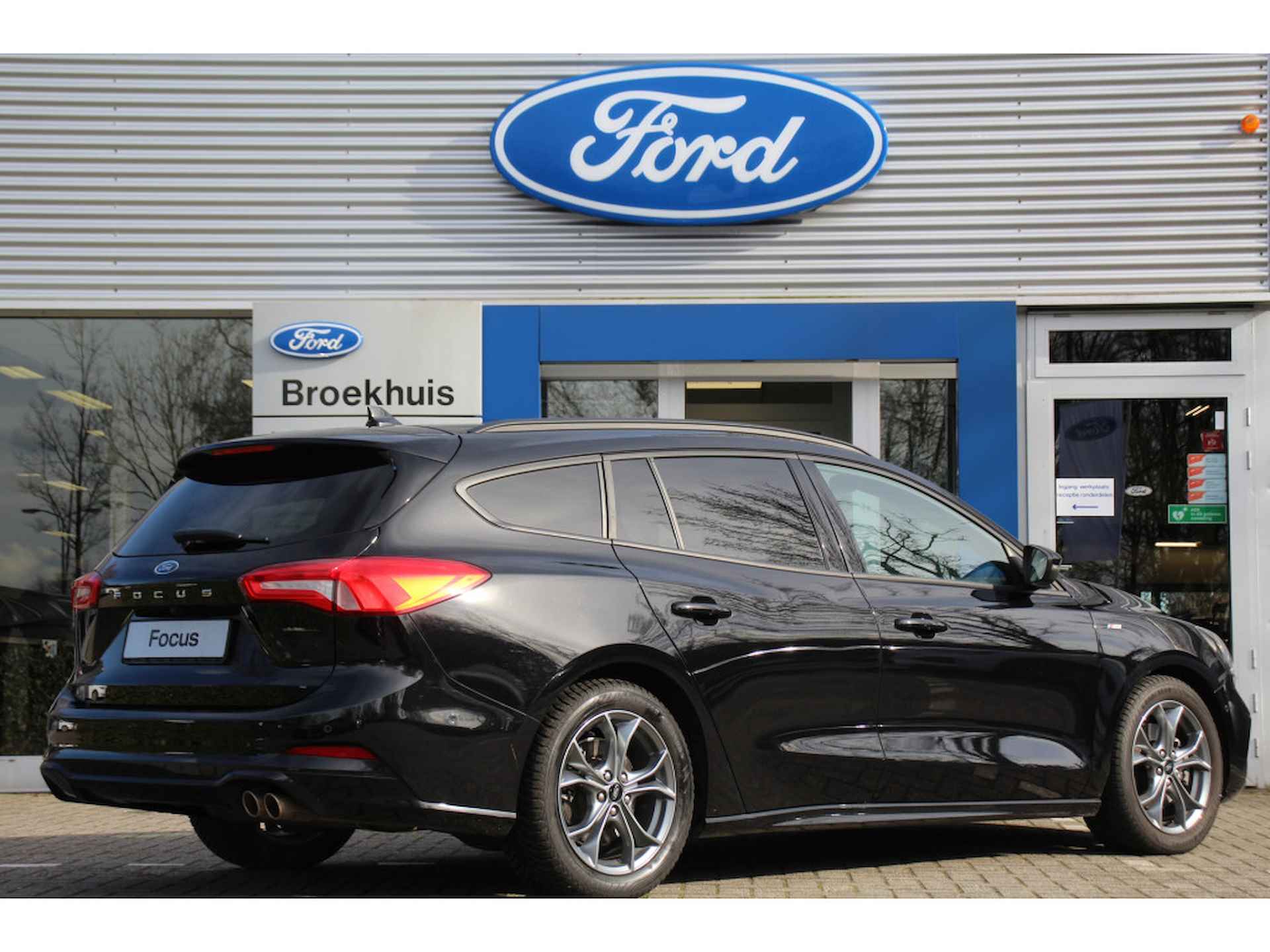 Ford Focus Wagon 1.0EB 125PK ST-LINE | Navigatie | Cruise | Parkeersensoren voor & achter | 17' | Apple Carplay - 3/27