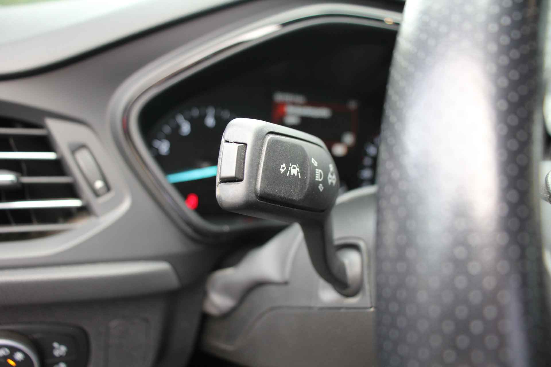 Ford Focus Wagon 1.0EB 125PK ST-LINE | Navigatie | Cruise | Parkeersensoren voor & achter | 17' | Apple Carplay - 9/27