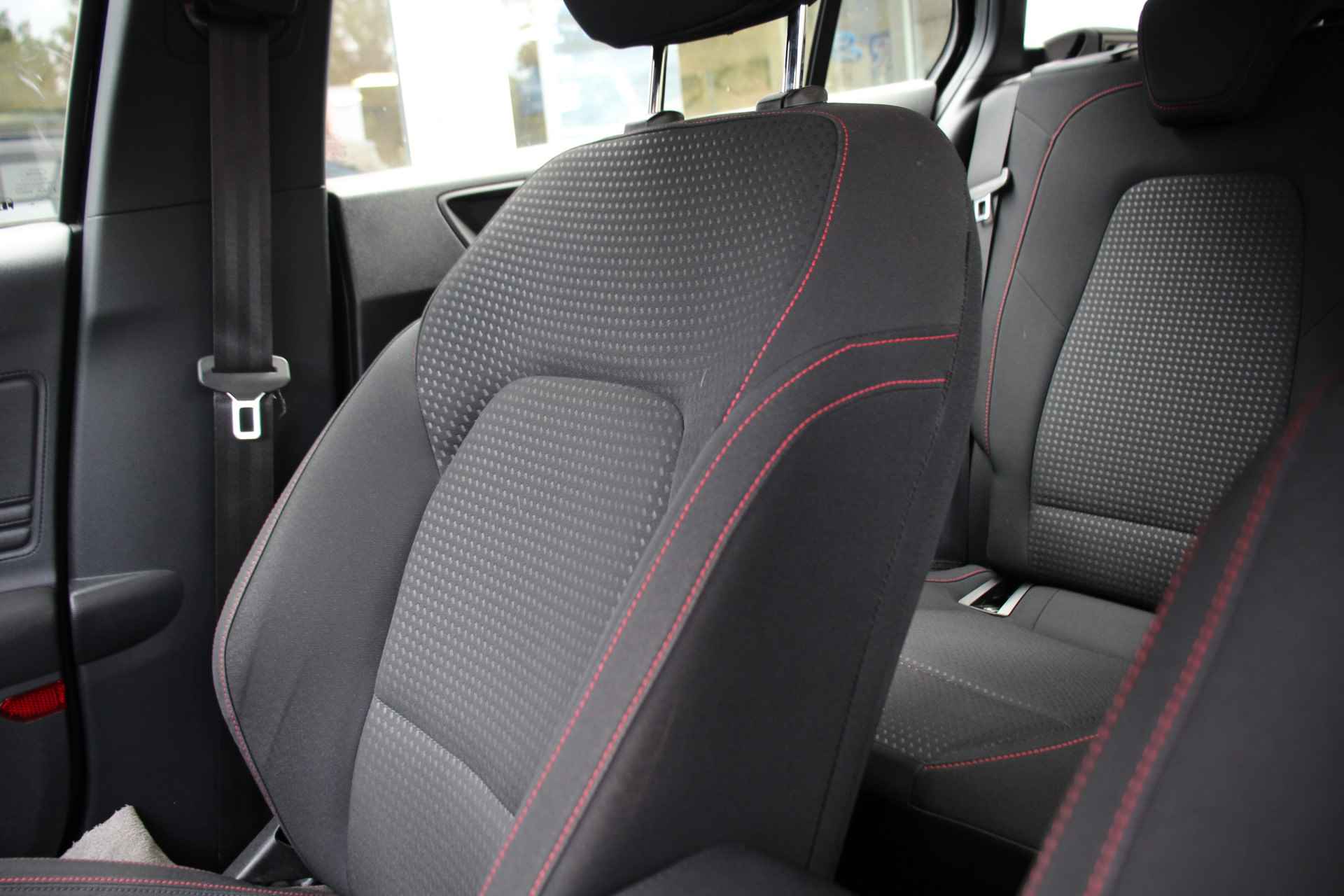 Ford Focus Wagon 1.0EB 125PK ST-LINE | Navigatie | Cruise | Parkeersensoren voor & achter | 17' | Apple Carplay - 14/27