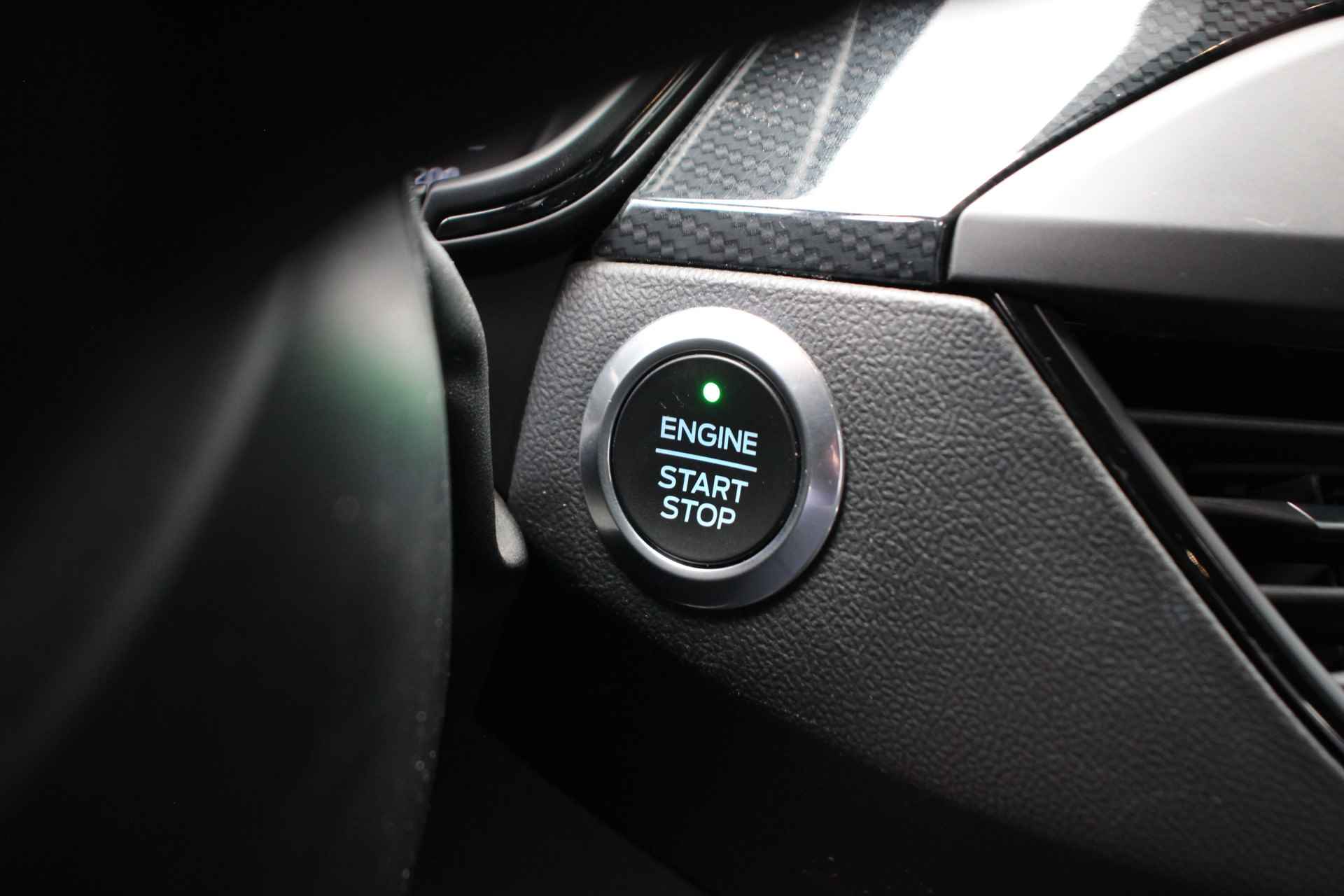 Ford Focus Wagon 1.0EB 125PK ST-LINE | Navigatie | Cruise | Parkeersensoren voor & achter | 17' | Apple Carplay - 19/27