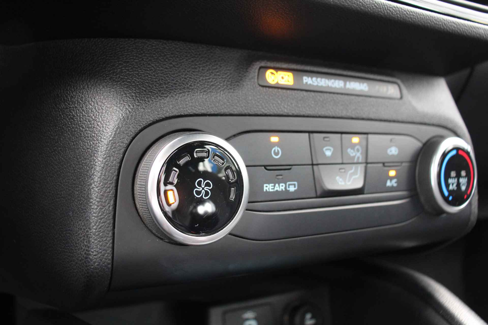Ford Focus Wagon 1.0EB 125PK ST-LINE | Navigatie | Cruise | Parkeersensoren voor & achter | 17' | Apple Carplay - 27/27