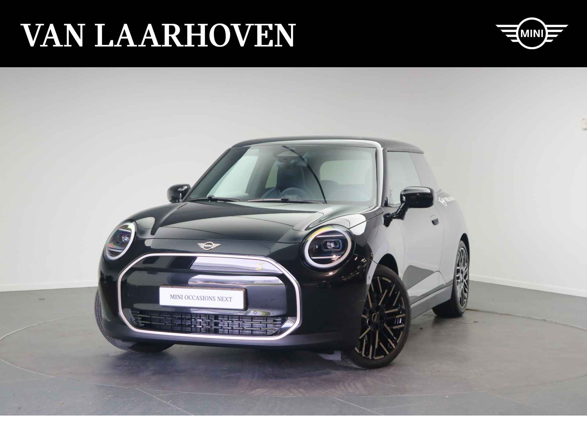 MINI Hatchback Cooper SE Favoured 54.2 kWh / Panoramadak / JCW Sportstoelen / LED / Head-Up / Comfort Access / Demo - 1/32