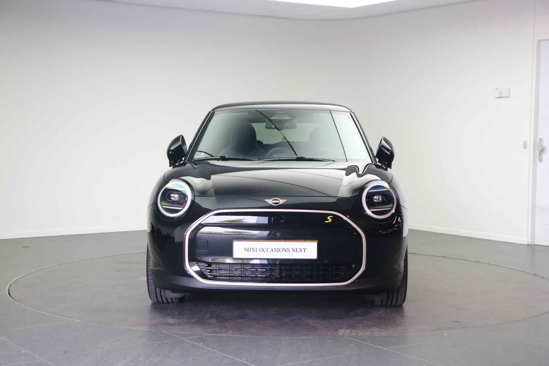 MINI Hatchback Cooper SE Favoured 54.2 kWh / Panoramadak / JCW Sportstoelen / LED / Head-Up / Comfort Access / Demo - 3/32