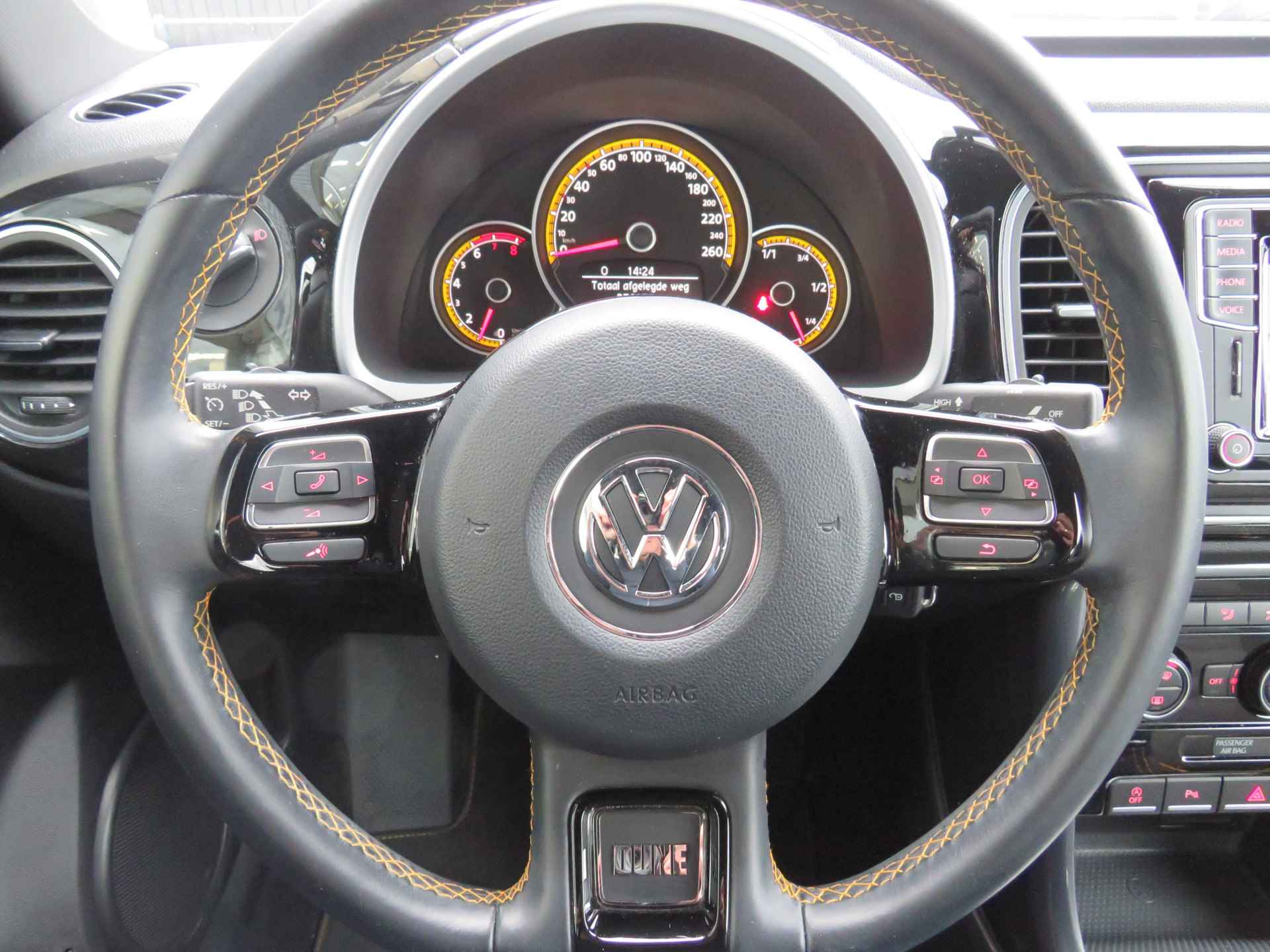 Volkswagen Beetle 1.2 TSI Dune Clima/navi/18"LM /PDC/Cruise - 11/36