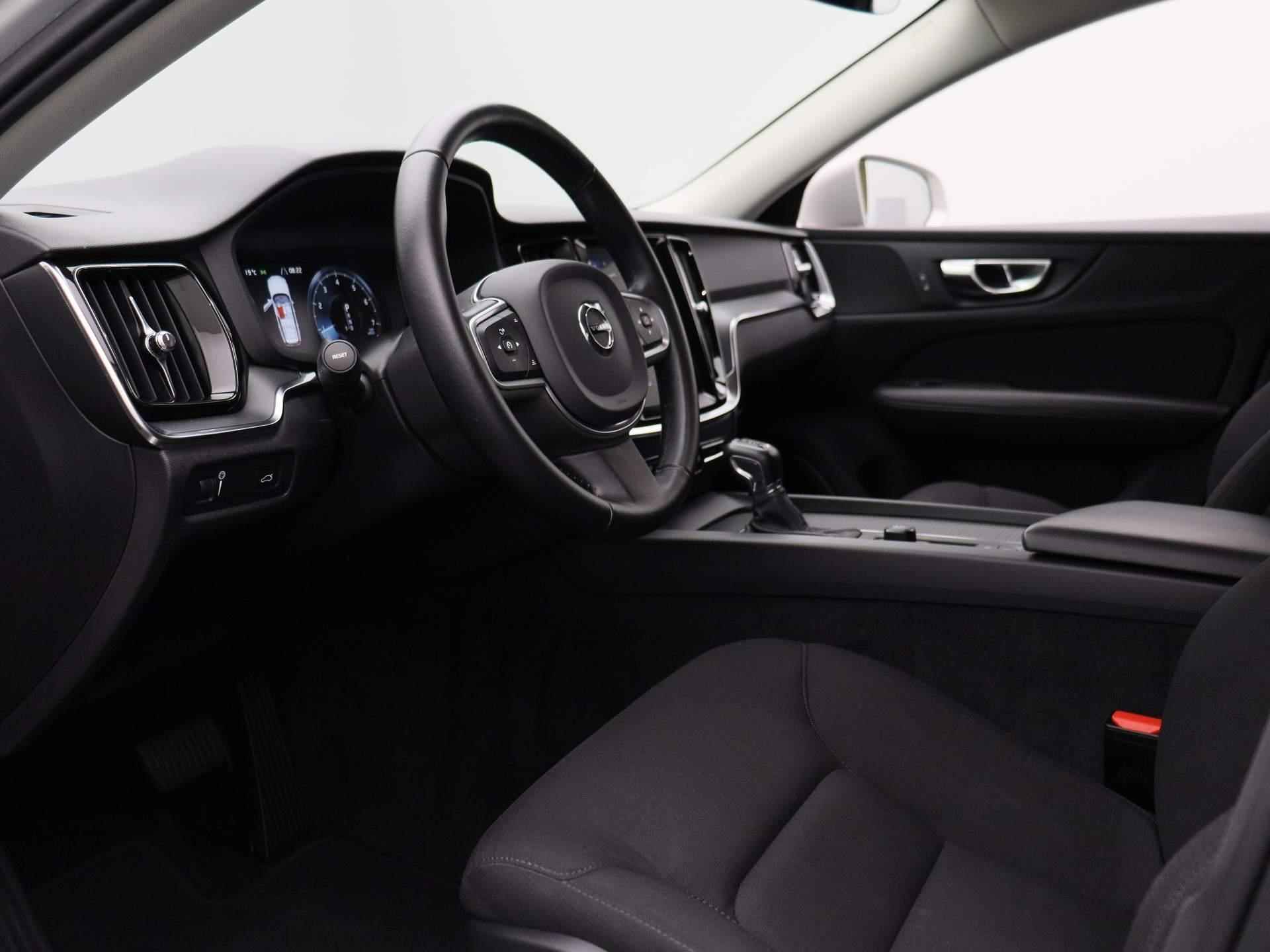 Volvo V60 2.0 T4 Aut. Momentum pro | Navigatie | Climate Control | PDC | LMV | LED | - 28/37