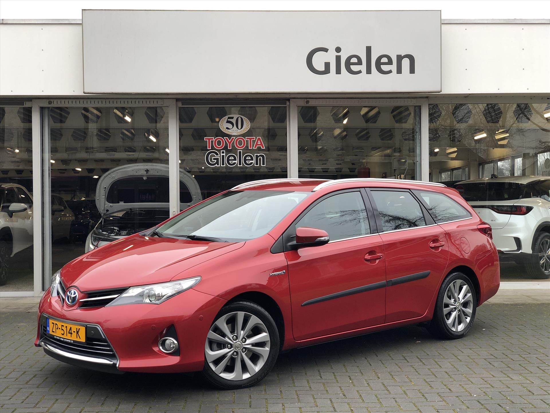 Toyota Auris Touring Sports 1.8 Hybrid Executive | Navigatie, Parkeersensoren, 17 inch, Half leer, stoelverwarming, Keyless