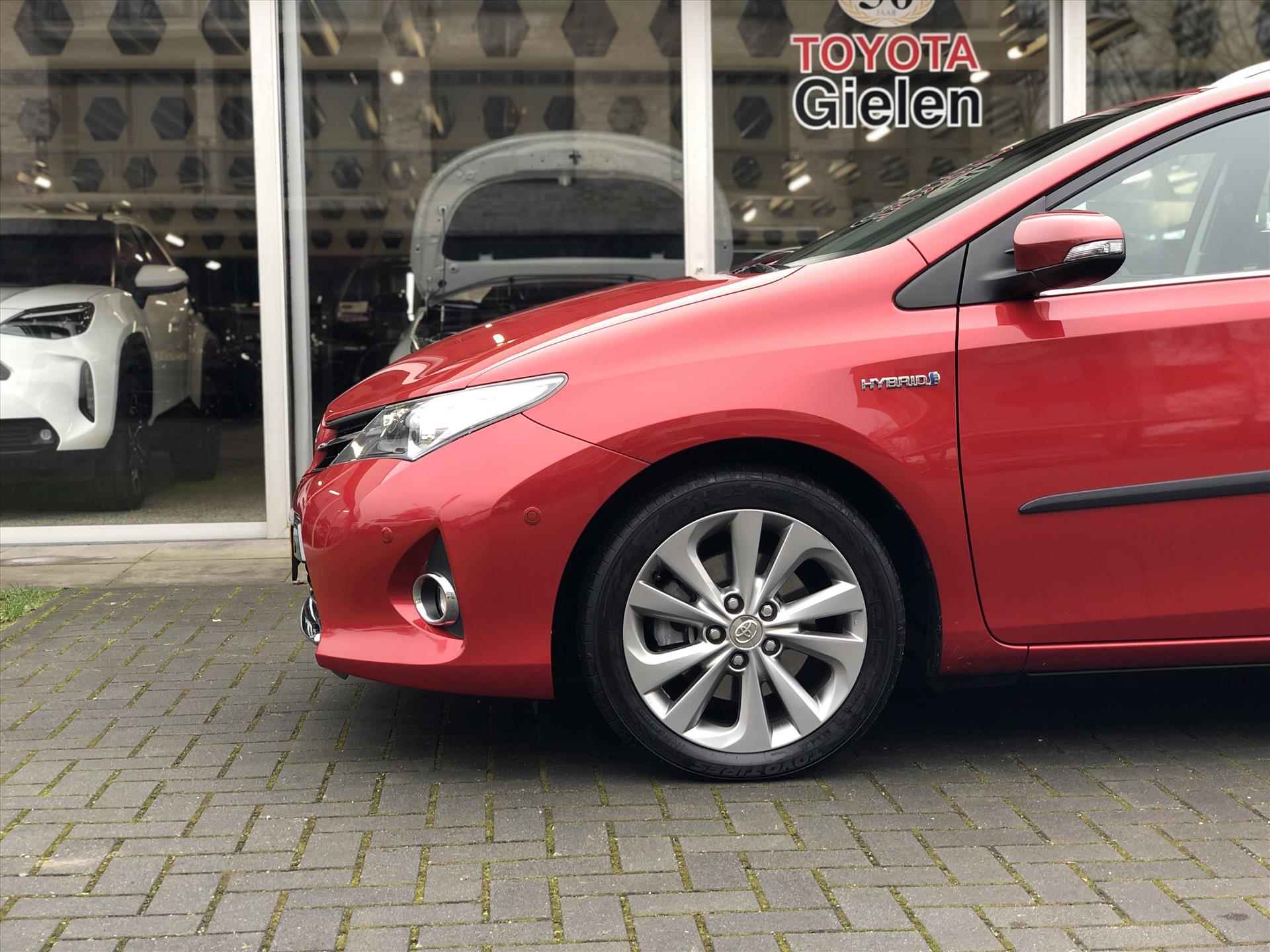 Toyota Auris Touring Sports 1.8 Hybrid Executive | Navigatie, Parkeersensoren, 17 inch, Half leer, stoelverwarming, Keyless - 7/34