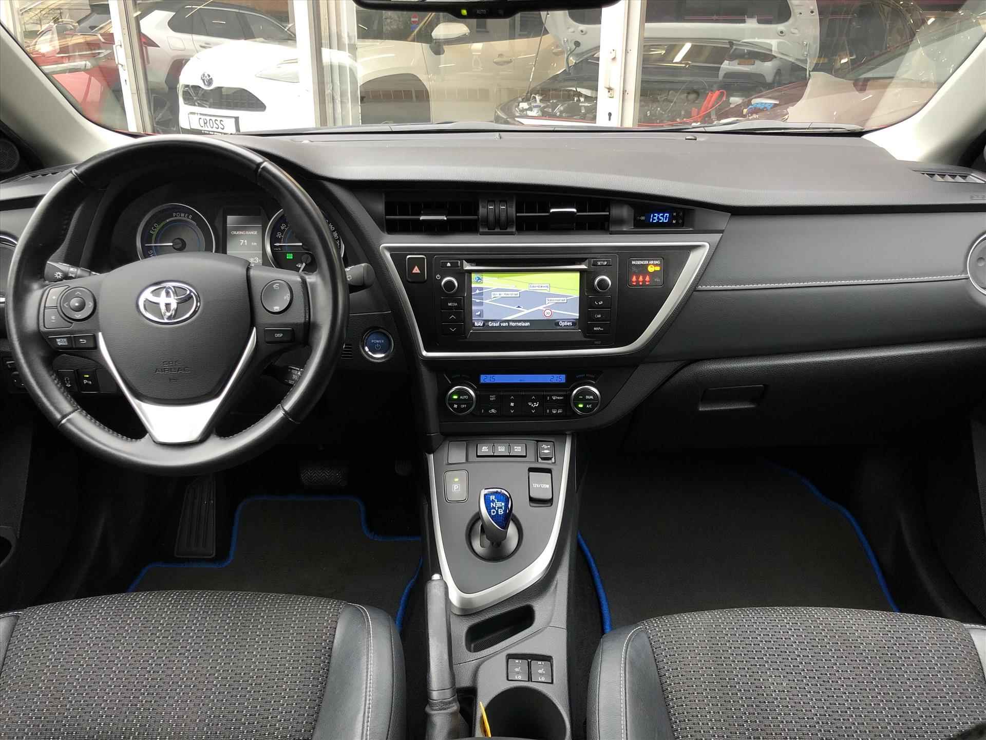 Toyota Auris Touring Sports 1.8 Hybrid Executive | Navigatie, Parkeersensoren, 17 inch, Half leer, stoelverwarming, Keyless - 15/34