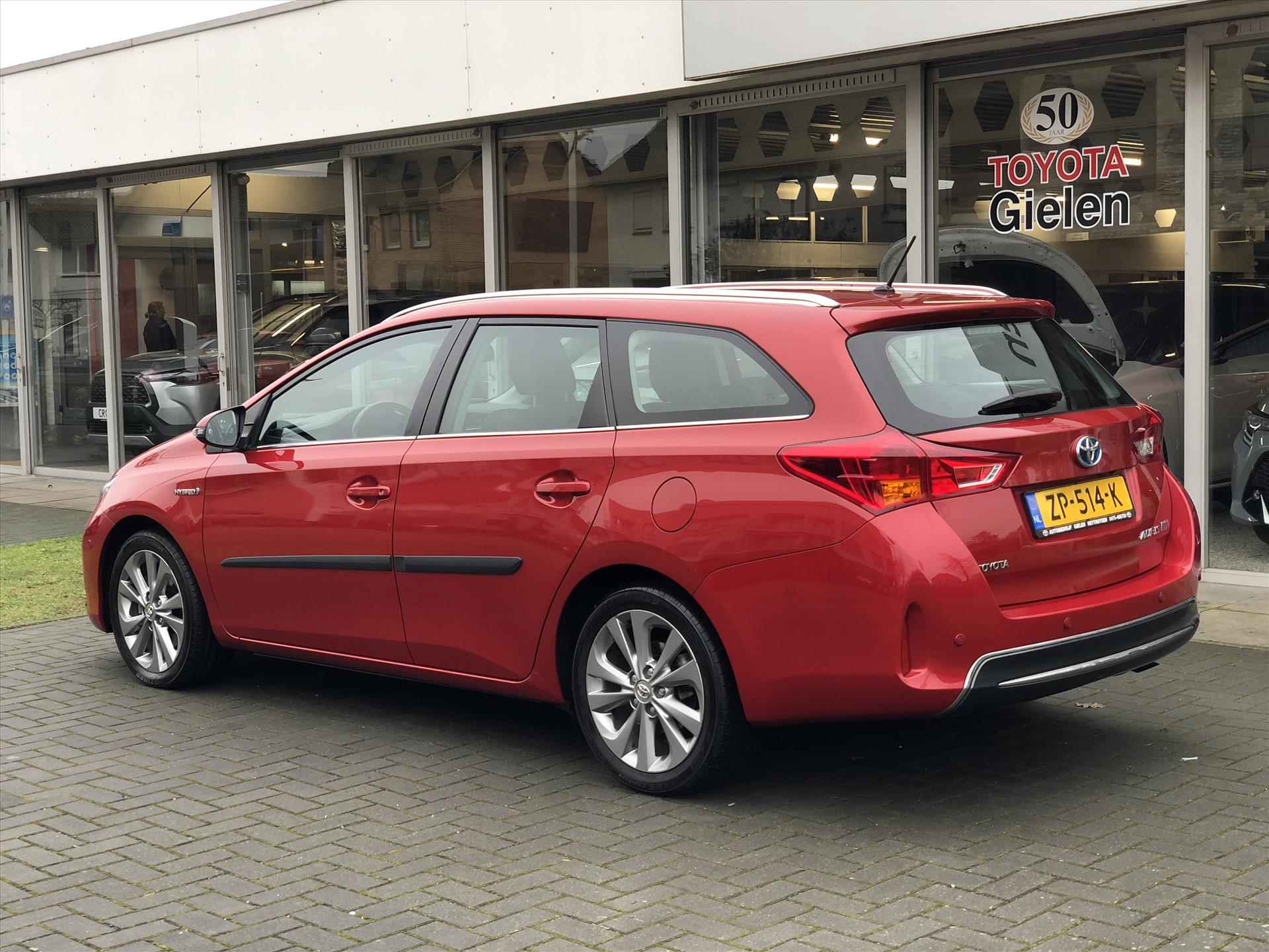 Toyota Auris Touring Sports 1.8 Hybrid Executive | Navigatie, Parkeersensoren, 17 inch, Half leer, stoelverwarming, Keyless - 3/34