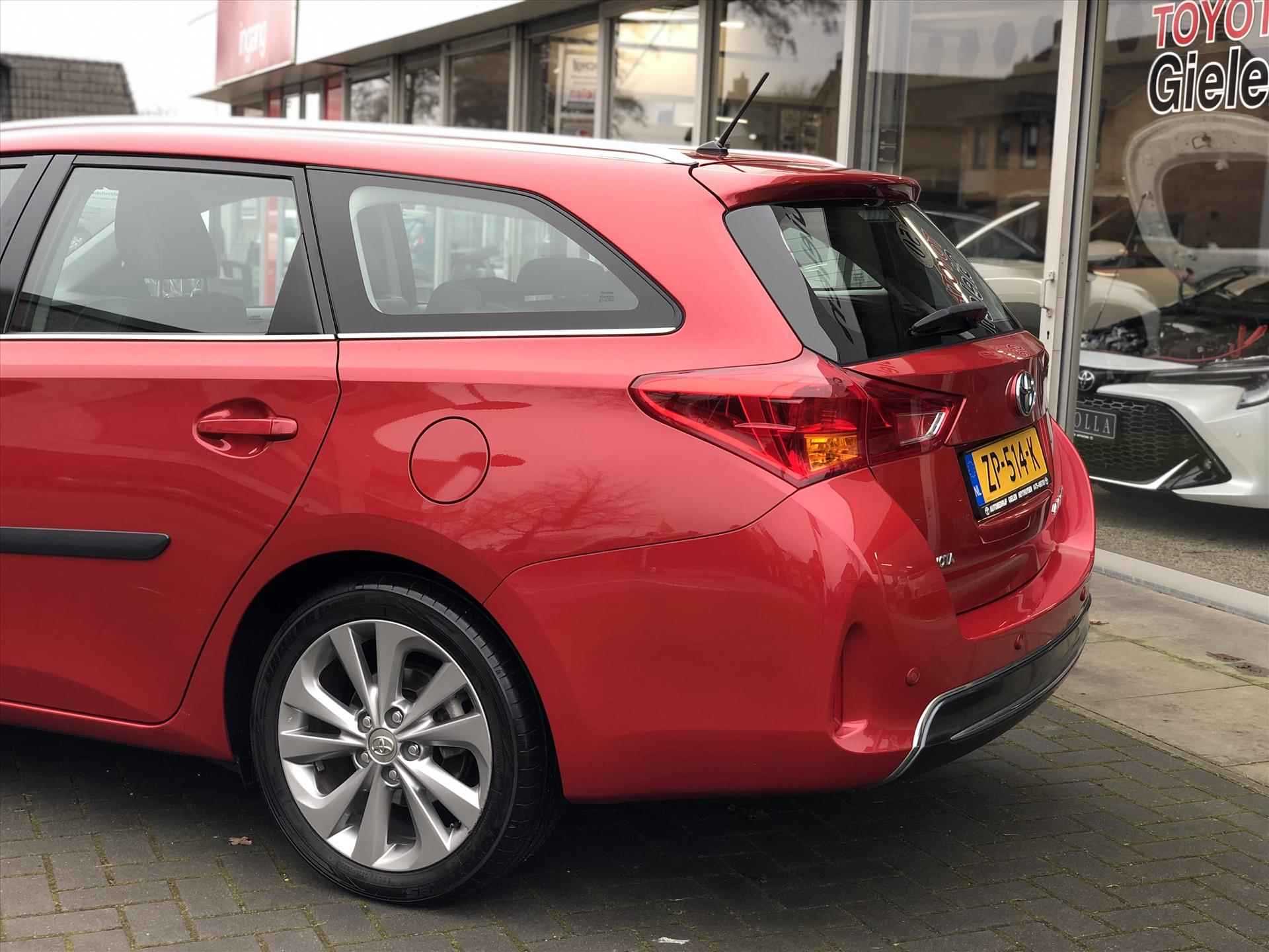 Toyota Auris Touring Sports 1.8 Hybrid Executive | Navigatie, Parkeersensoren, 17 inch, Half leer, stoelverwarming, Keyless - 5/34