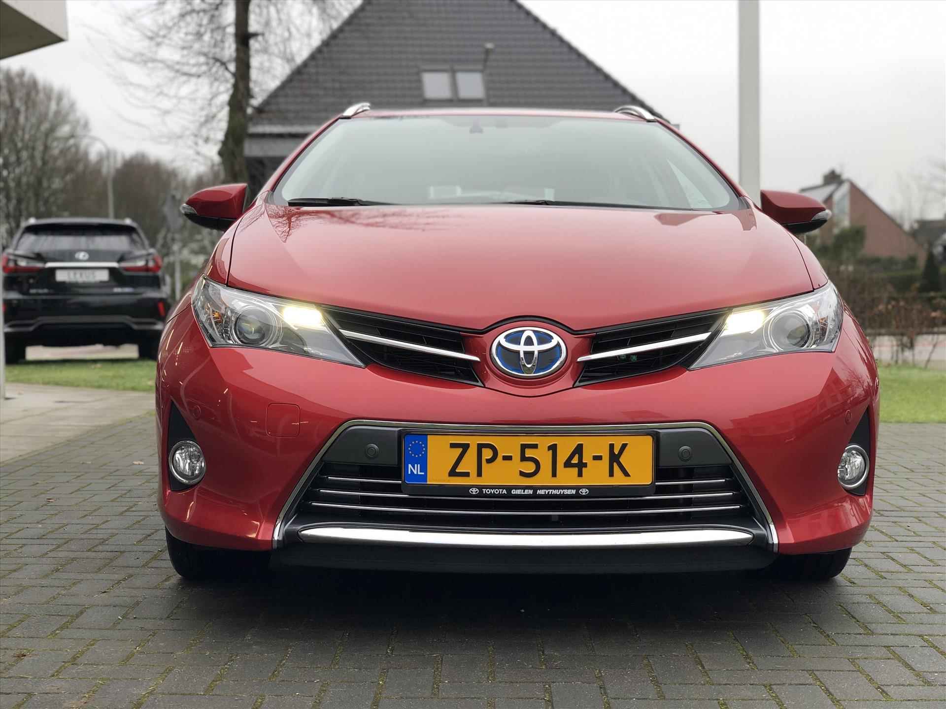 Toyota Auris Touring Sports 1.8 Hybrid Executive | Navigatie, Parkeersensoren, 17 inch, Half leer, stoelverwarming, Keyless - 9/34