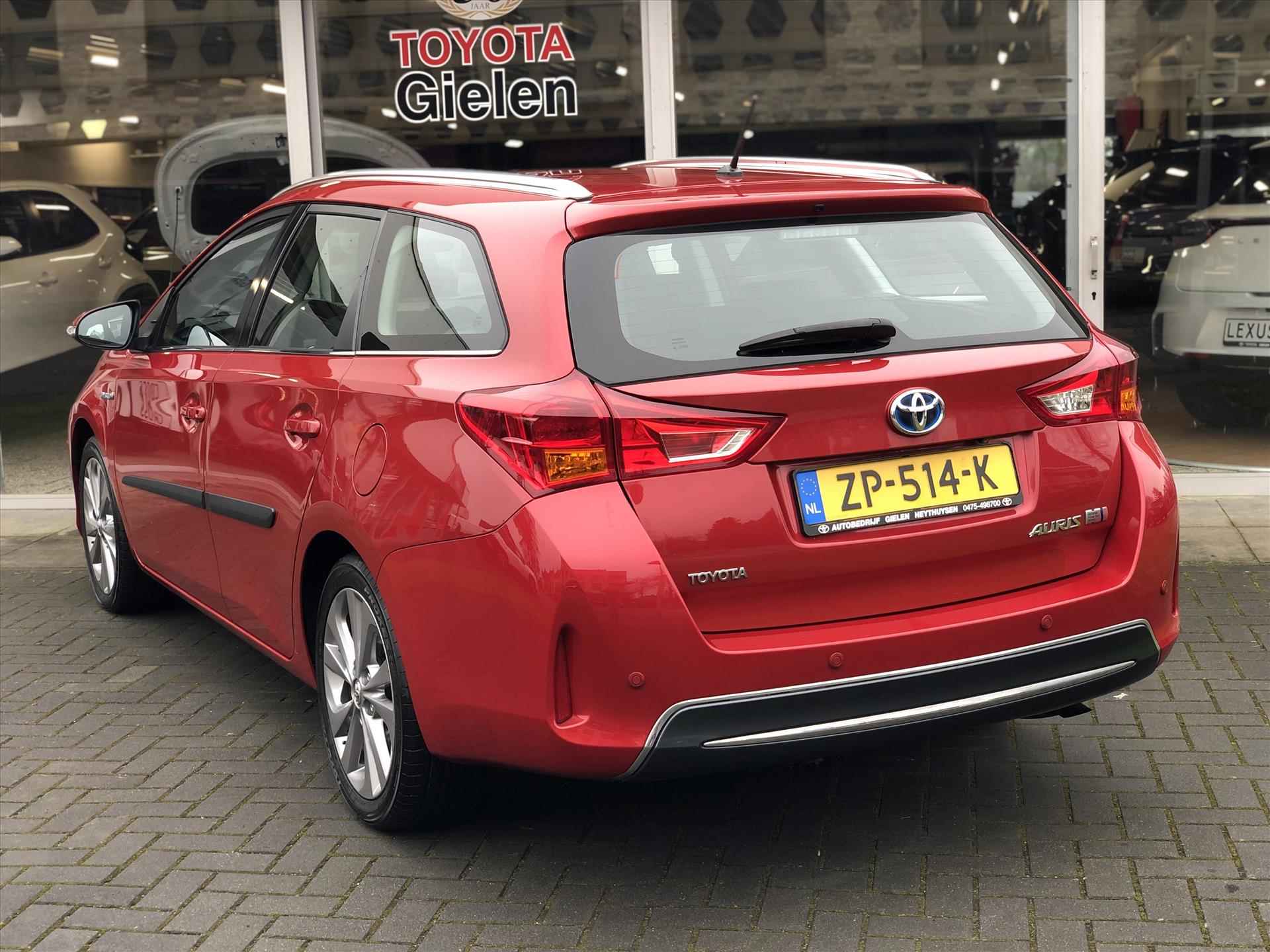 Toyota Auris Touring Sports 1.8 Hybrid Executive | Navigatie, Parkeersensoren, 17 inch, Half leer, stoelverwarming, Keyless - 10/34