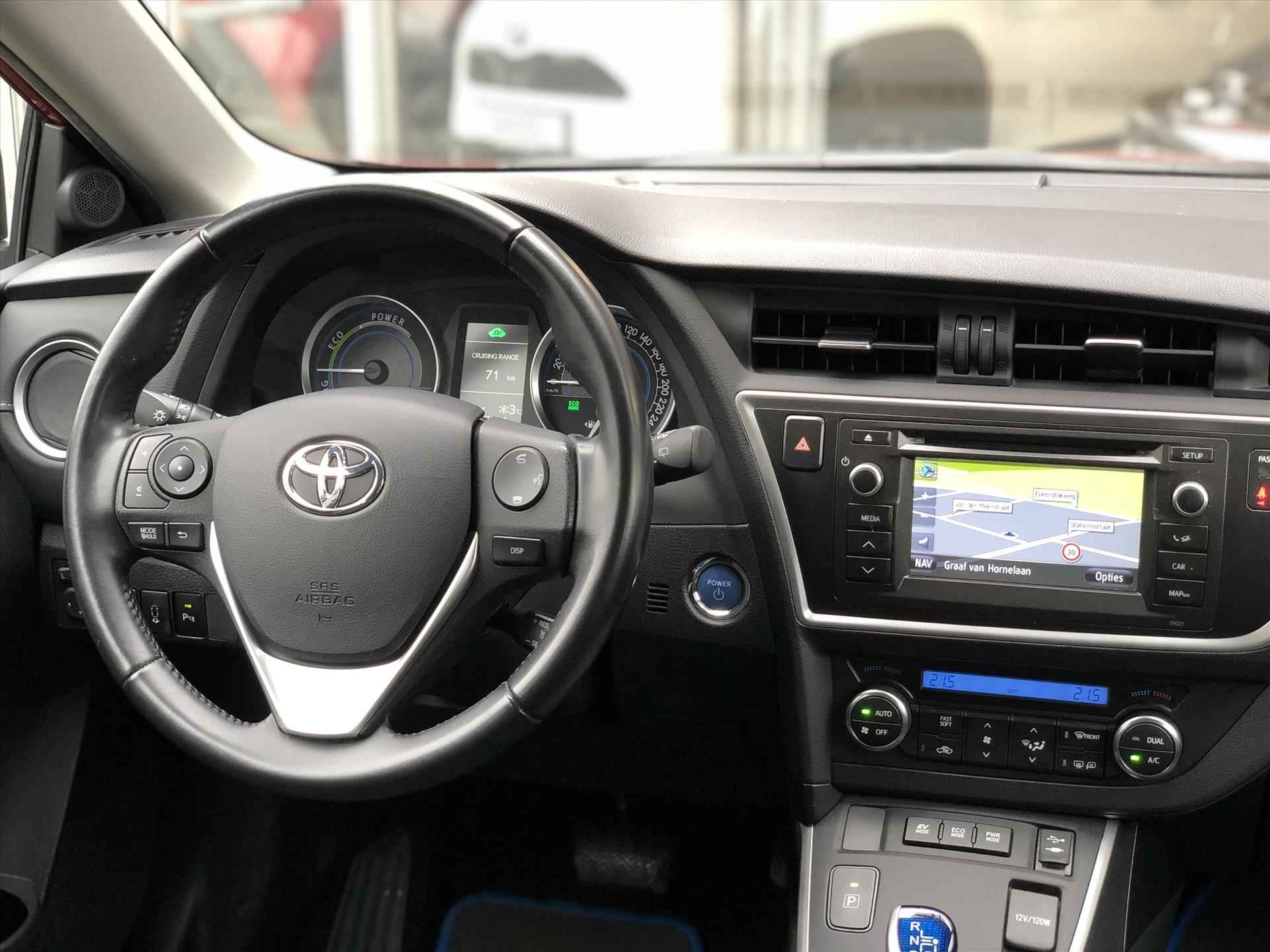 Toyota Auris Touring Sports 1.8 Hybrid Executive | Navigatie, Parkeersensoren, 17 inch, Half leer, stoelverwarming, Keyless - 12/34