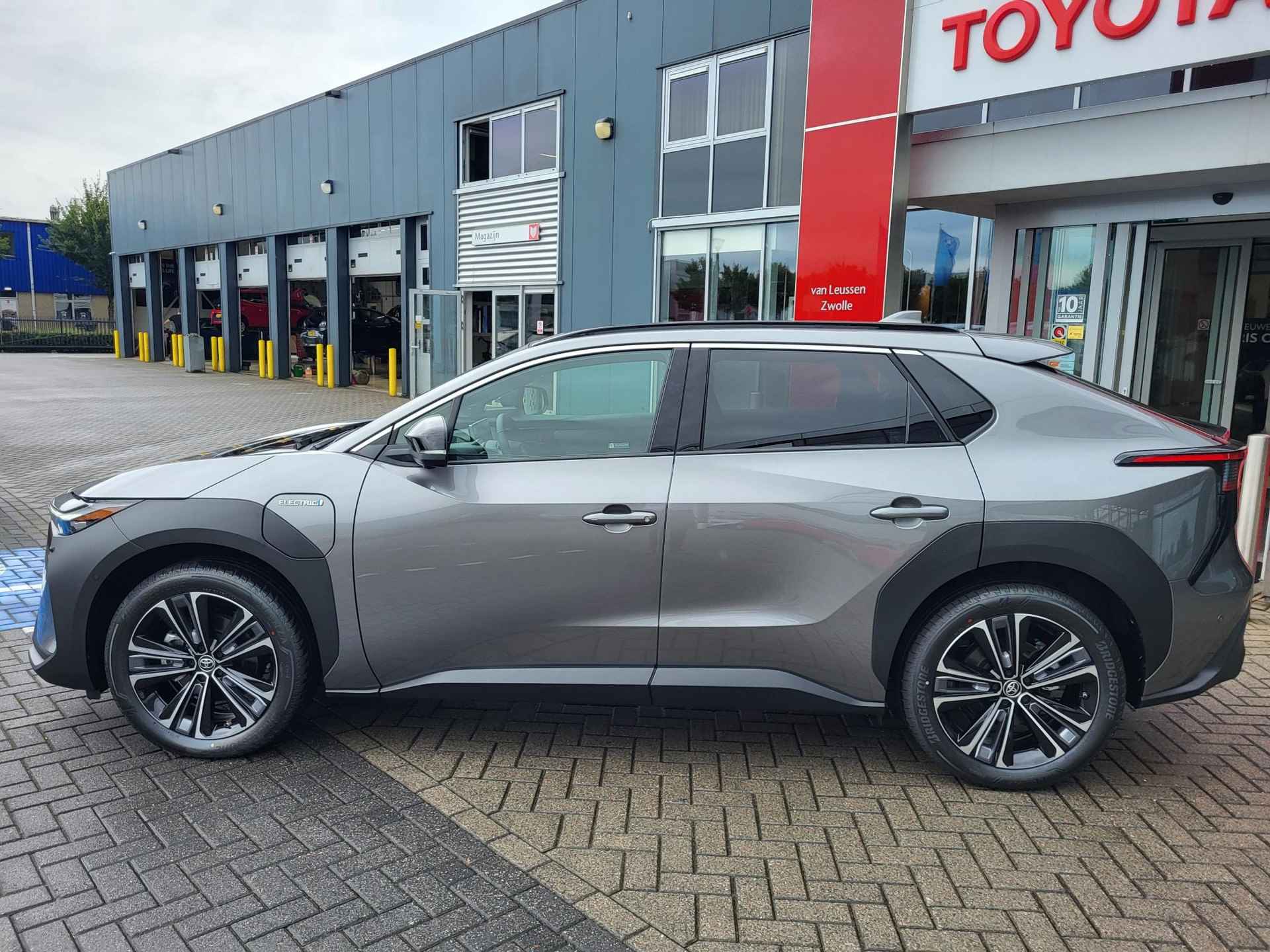 Toyota bZ4X Premium 71 kWh NIEUW VOORRAADVOORDEEL VAN €56.450 VOOR €49.400! 3-FASE LEER PANODAK STOELVERW/KOELING STUURVERW NAVI 360-CAMERA APPLE/ANDROID AD-CRUISE CLIMA WARMTEPOMP - 5/43