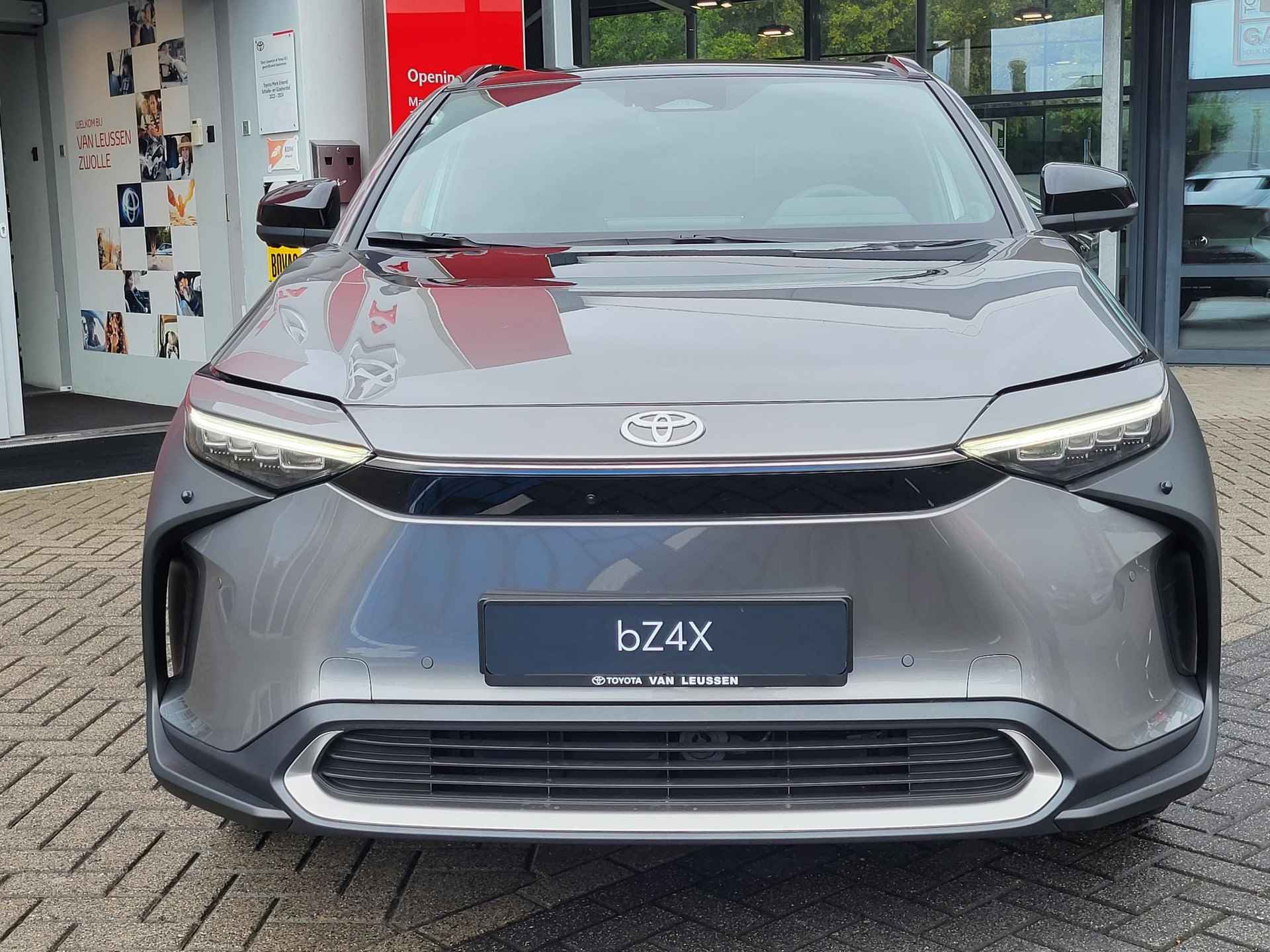 Toyota bZ4X Premium 71 kWh NIEUW VOORRAADVOORDEEL VAN €56.450 VOOR €49.400! 3-FASE LEER PANODAK STOELVERW/KOELING STUURVERW NAVI 360-CAMERA APPLE/ANDROID AD-CRUISE CLIMA WARMTEPOMP - 39/43