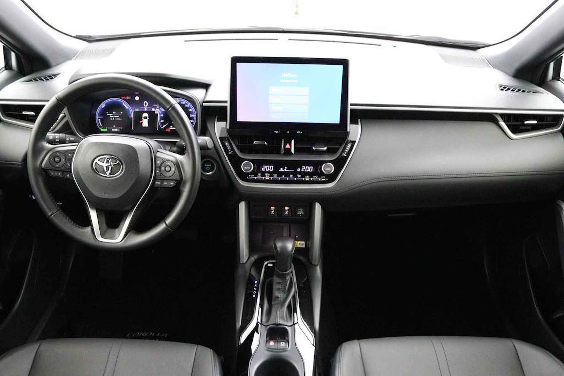 Toyota Corolla Cross 2.0 High Power Hybrid First Edition | Navigatie | Trekhaak | Keyless | Verwarmde voorstoelen| - 4/49