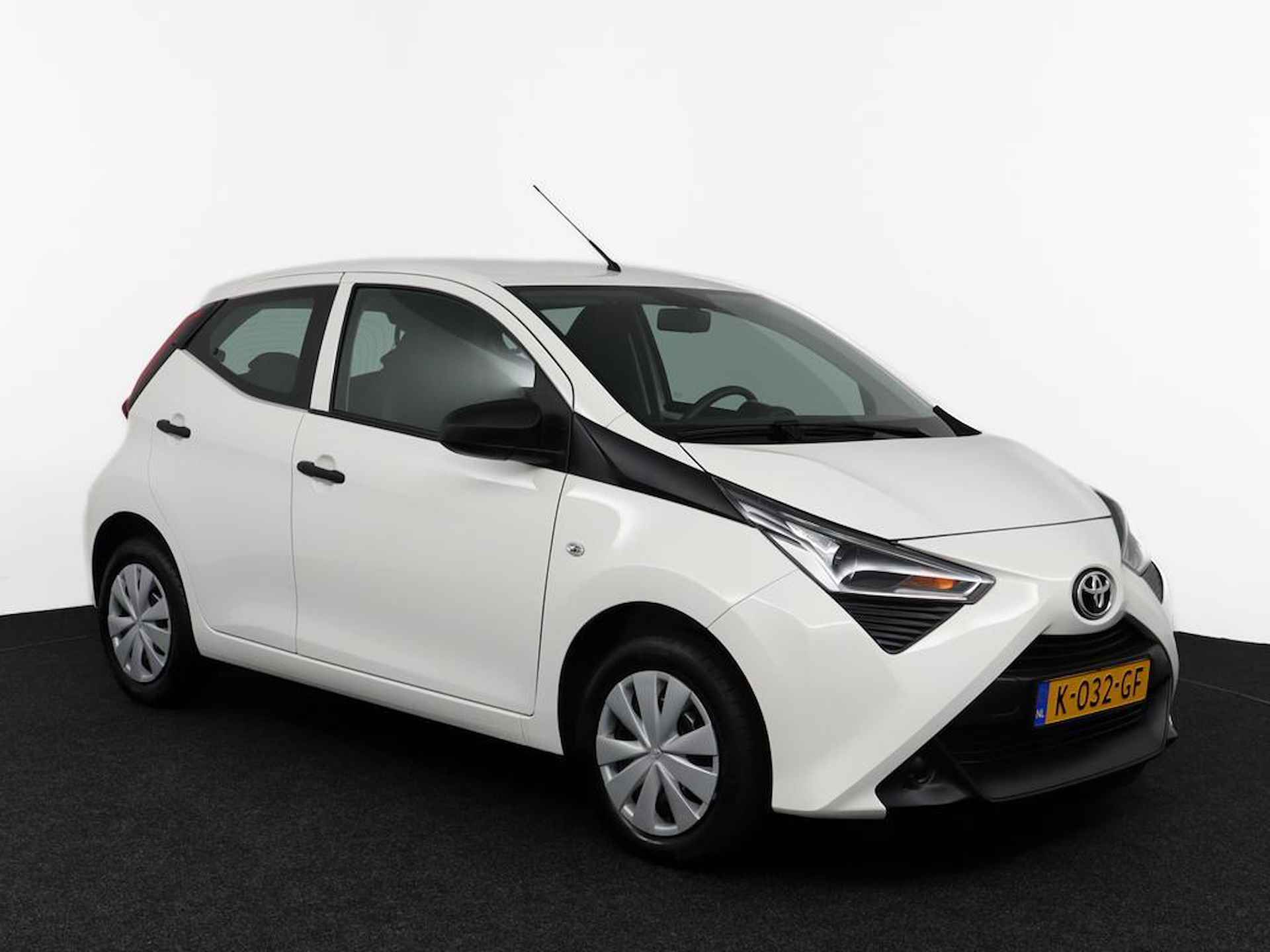 Toyota Aygo 1.0 VVT-i x-fun | Airco | Bluetooth | Reservewiel | - 13/40