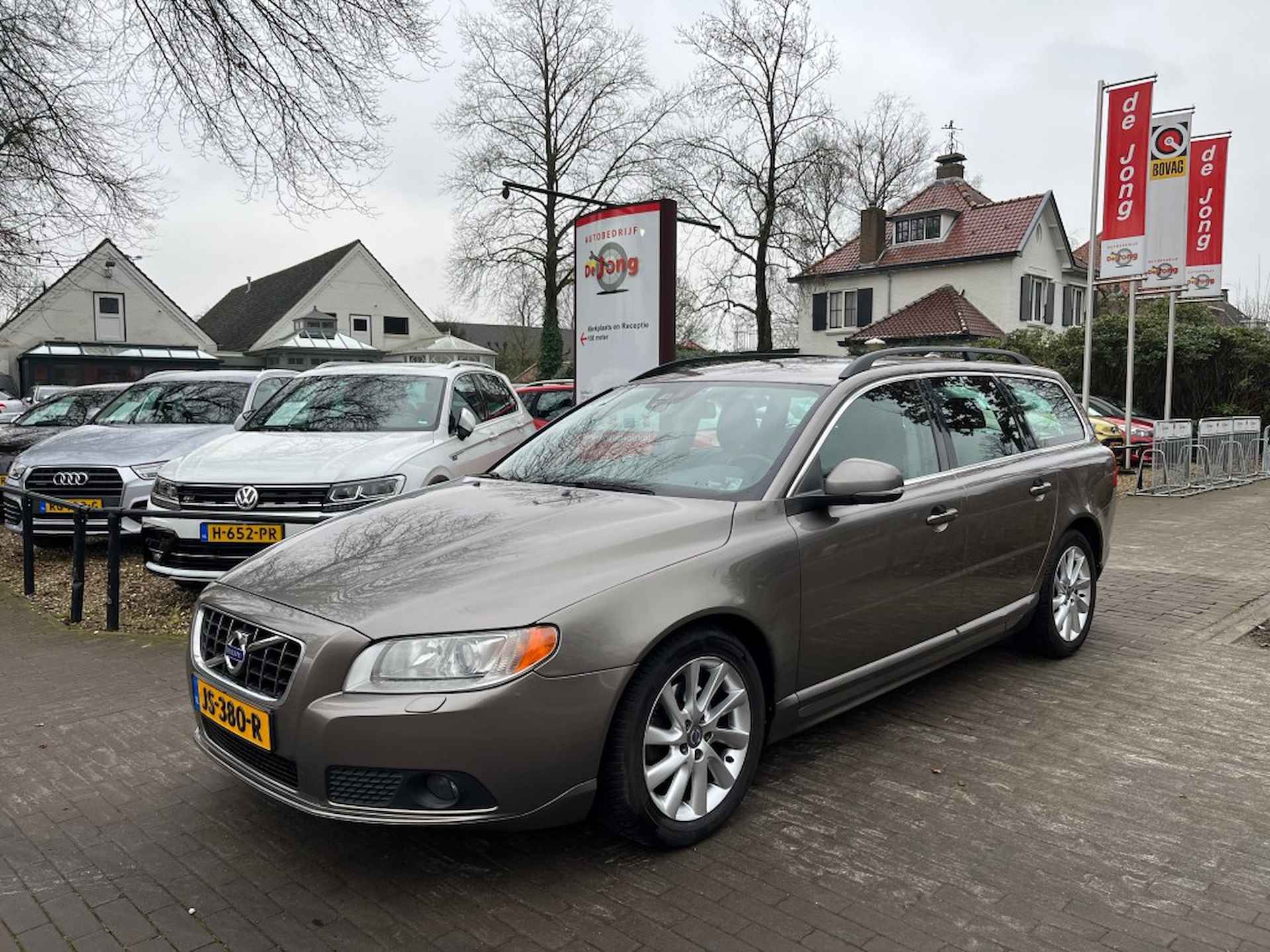 VOLVO V70 1.6 DRIVE SUMMUM / LEDER / NAVI / CRUISE CTR. / TREKHAAK