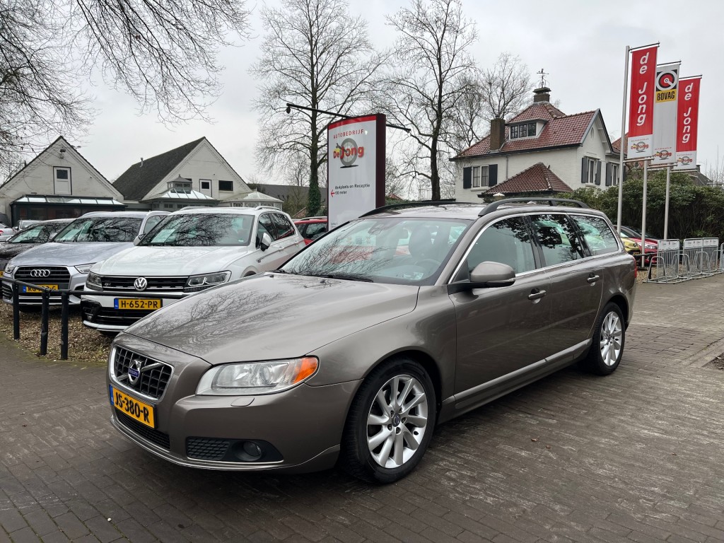 VOLVO V70 1.6 DRIVE SUMMUM / LEDER / NAVI / CRUISE CTR. / TREKHAAK