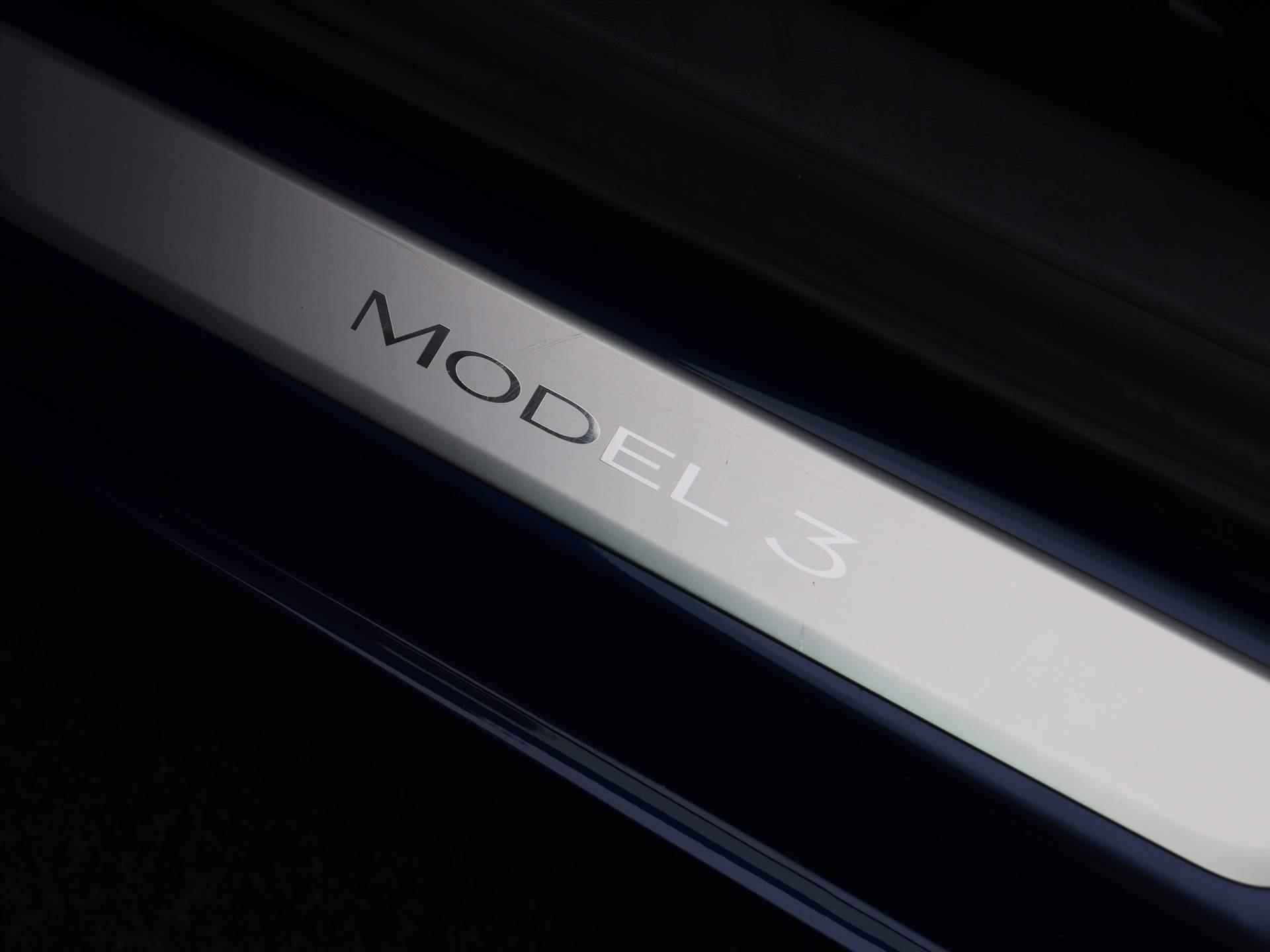 Tesla Model 3 Long Range 75 kWh 350pk | Leder | Stoelverwarming | Navigatie | Panoramadak | LMV | Parkeersensoren rondom | LED | Achteruitrijcamera | - 34/43