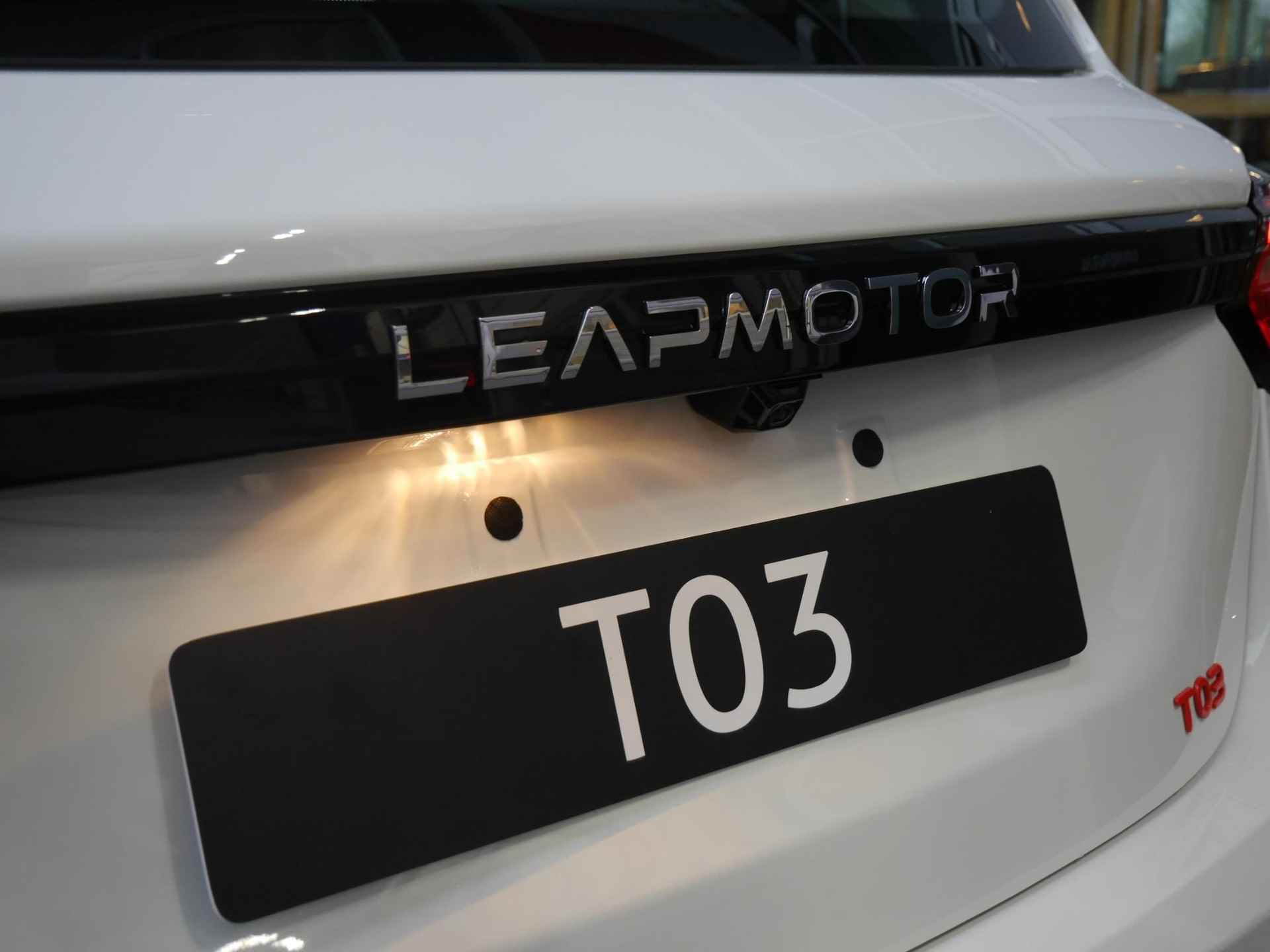 Leapmotor T03 Design 37.3 kWh | Nieuw | Uit voorraad leverbaar | Camera | Panoramadak | Adaptive cruise control | Dodehoek detectie | Lichtmetalen velgen - 4/40