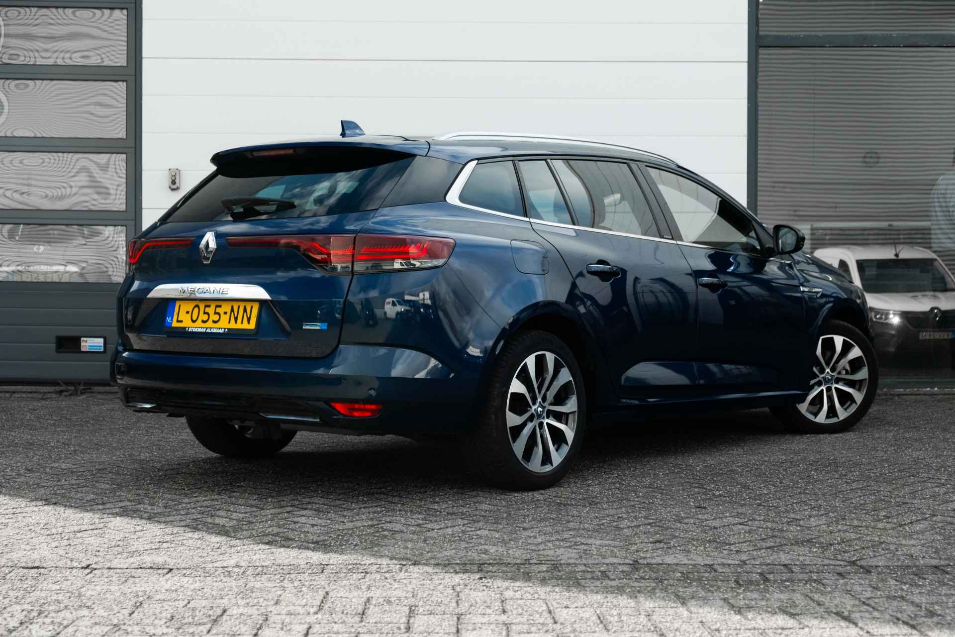 Renault Mégane Estate 1.6 E-Tech Plug-In Hybrid 160 PK Business Edition One | Automaat | Trekhaak afneembaar | Leder | Stoelverwarming voor | incl. Bovag rijklaarpakket met 12 maanden garantie - 2/67