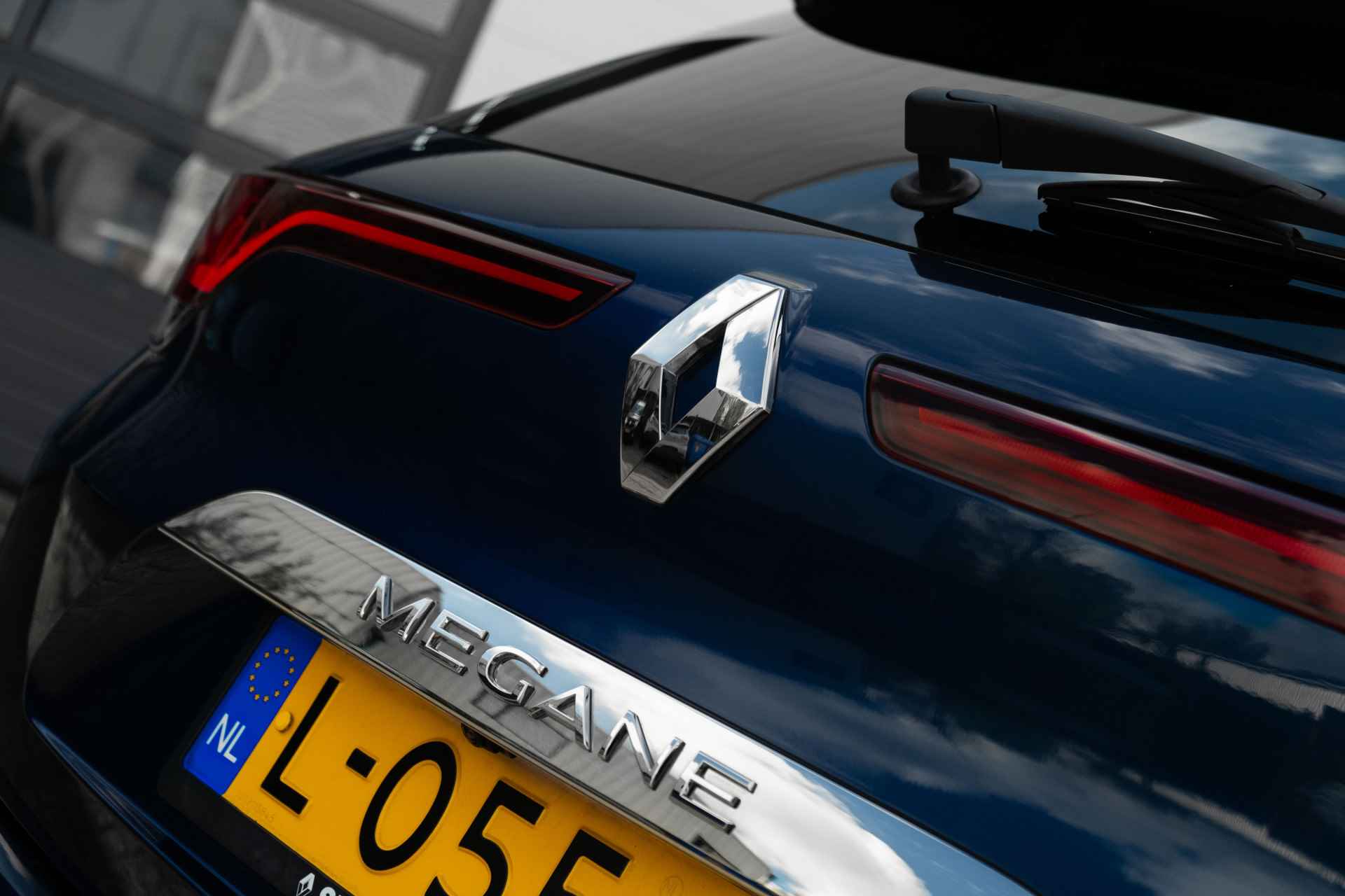 Renault Mégane Estate 1.6 E-Tech Plug-In Hybrid 160 PK Business Edition One | Automaat | Trekhaak afneembaar | Leder | Stoelverwarming voor | incl. Bovag rijklaarpakket met 12 maanden garantie - 23/67