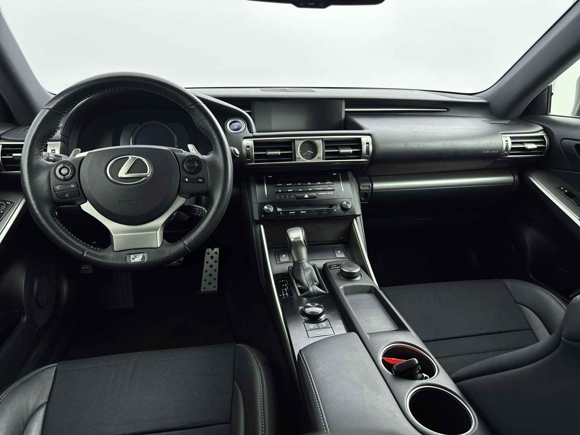 Lexus IS 300h F-Sport Edition | Verwarmde voorstoelen | Navigatie | Sportuitlaat | - 6/39