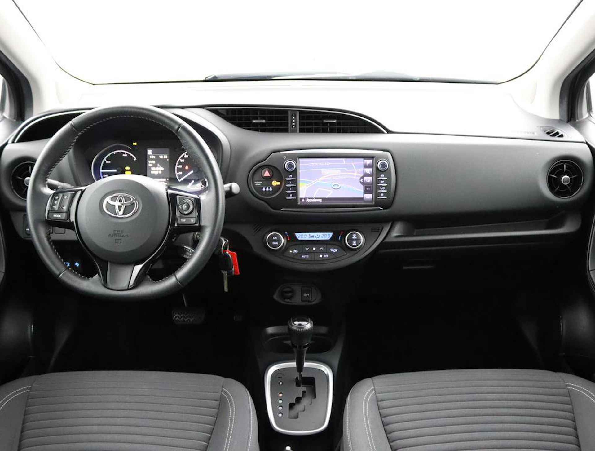 Toyota Yaris 1.5 Hybrid Design | Parkeercamera | Navigatie | Climate control | Cruise control | - 4/54