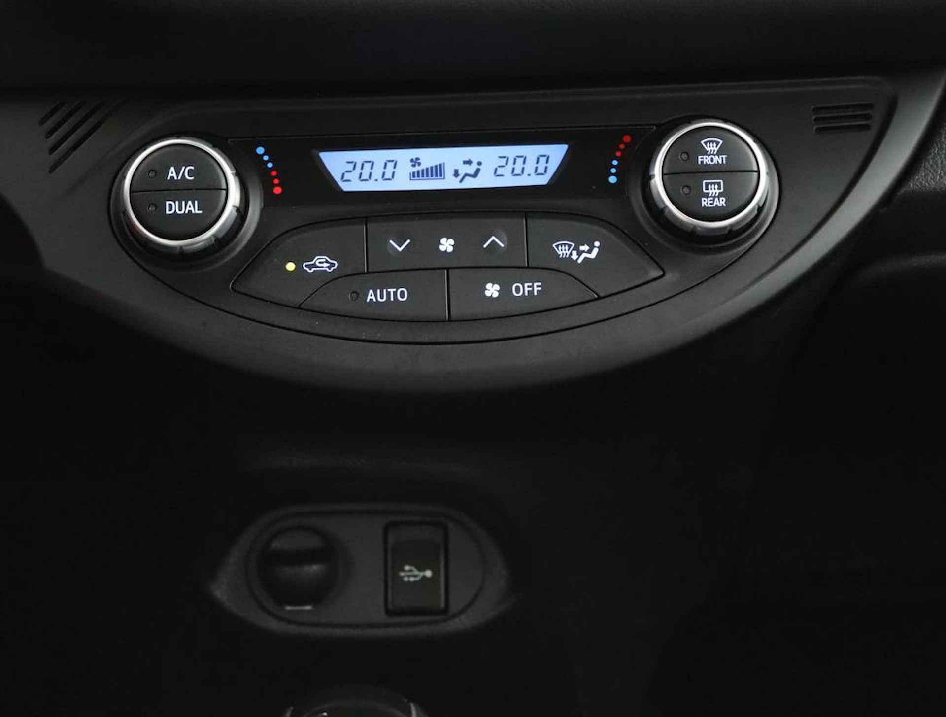 Toyota Yaris 1.5 Hybrid Design | Parkeercamera | Navigatie | Climate control | Cruise control | - 7/54