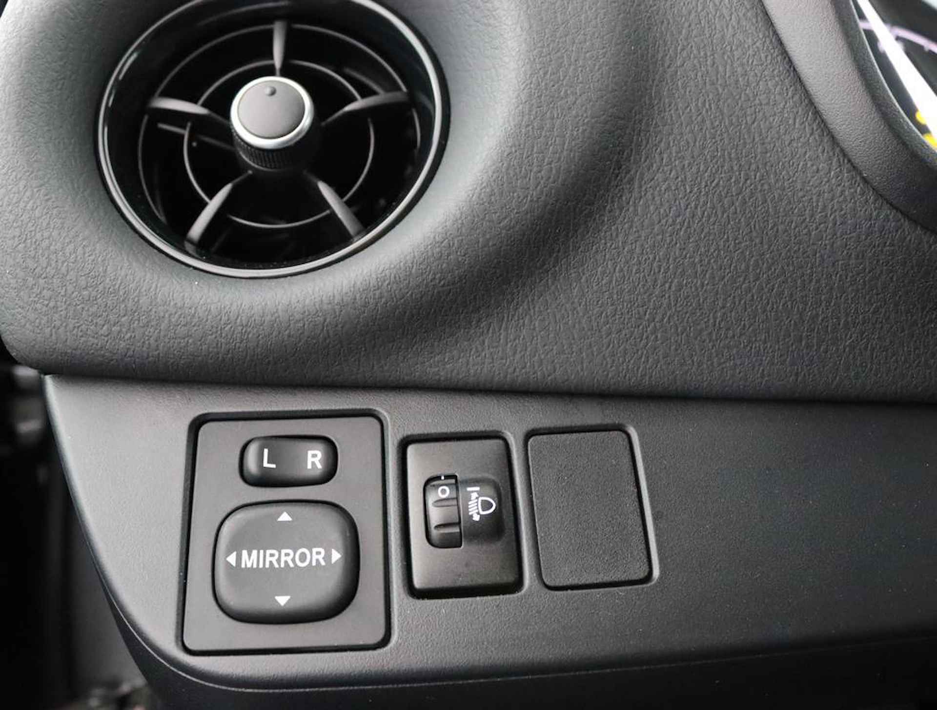 Toyota Yaris 1.5 Hybrid Design | Parkeercamera | Navigatie | Climate control | Cruise control | - 29/54