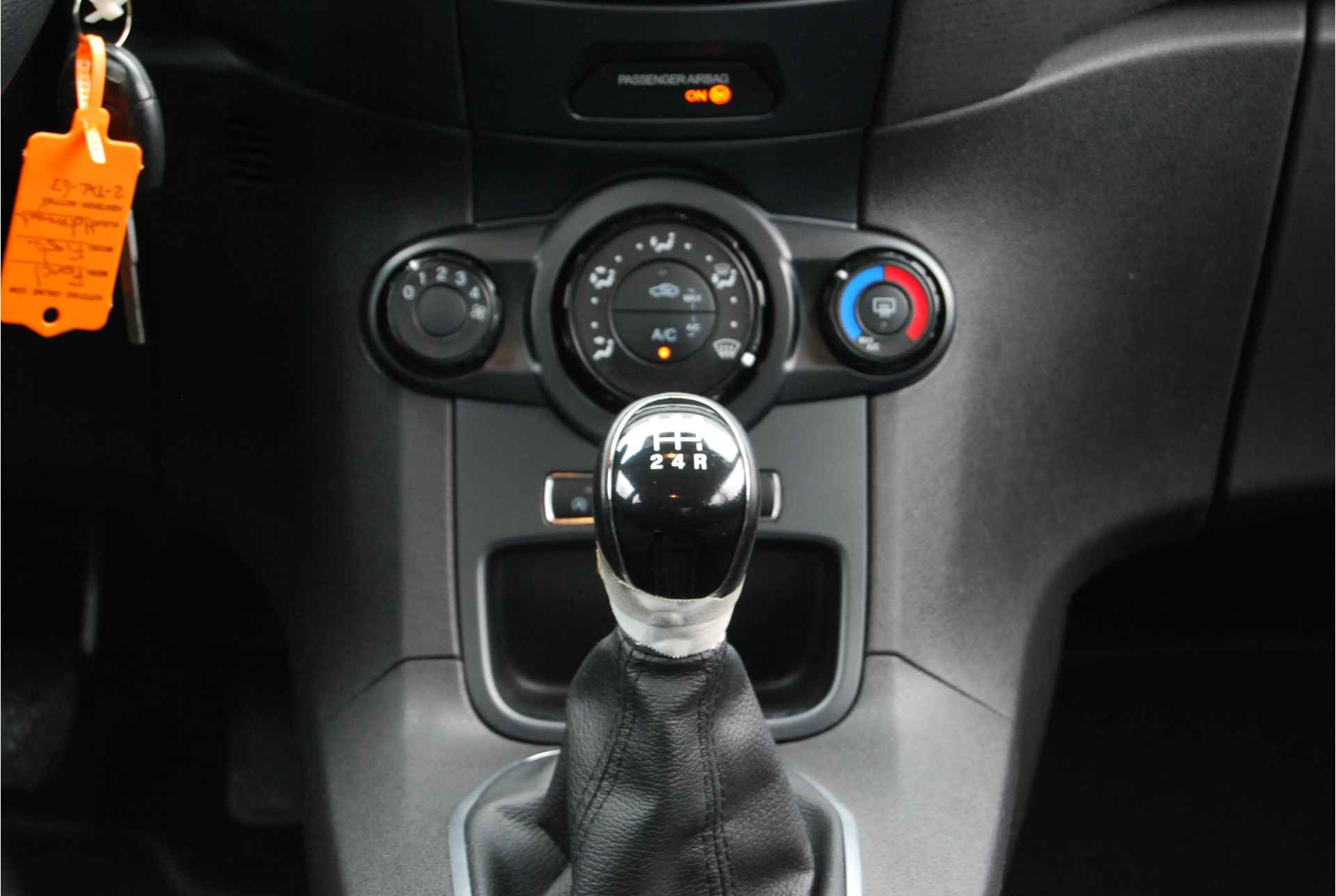 Ford Fiesta 1.0 Style AIRCO | TREKHAAK | NL-AUTO | 2E-EIG| NAVIGATIE | BLUETOOTH | ONDERHOUDEN - 24/37