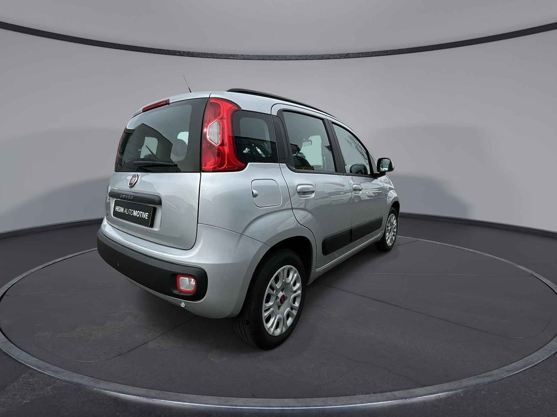 Fiat Panda 1.2 Lounge | AIRCO | PARKEERSENSOREN ACHTER | STUURWIELBEDIENING | BLUETOOTH RADIO - 2/19