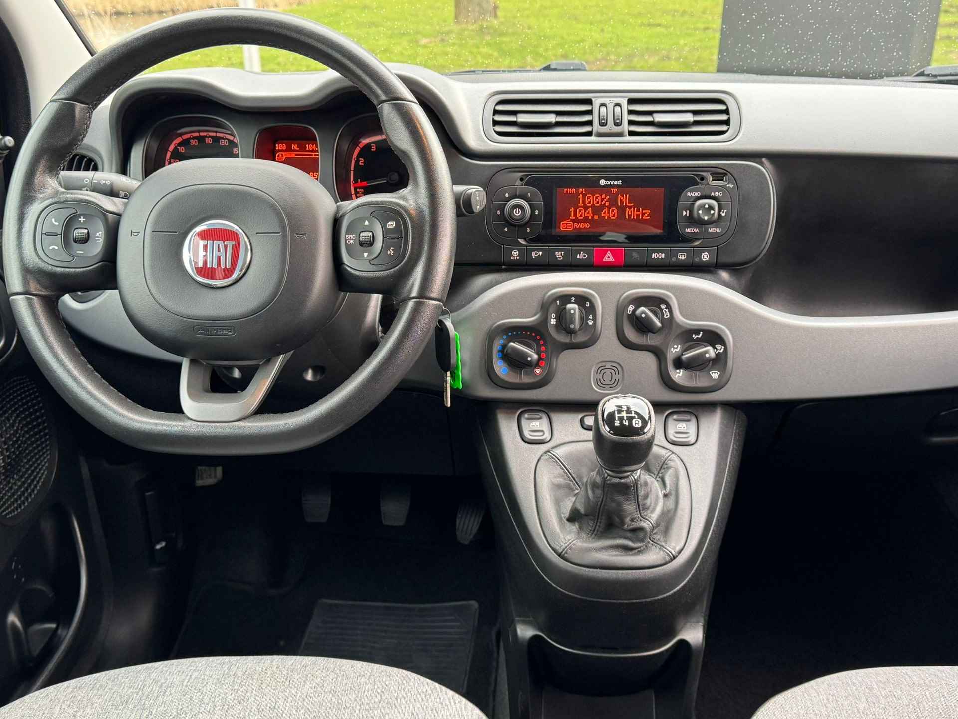 Fiat Panda 1.2 Lounge | AIRCO | PARKEERSENSOREN ACHTER | STUURWIELBEDIENING | BLUETOOTH RADIO - 3/21