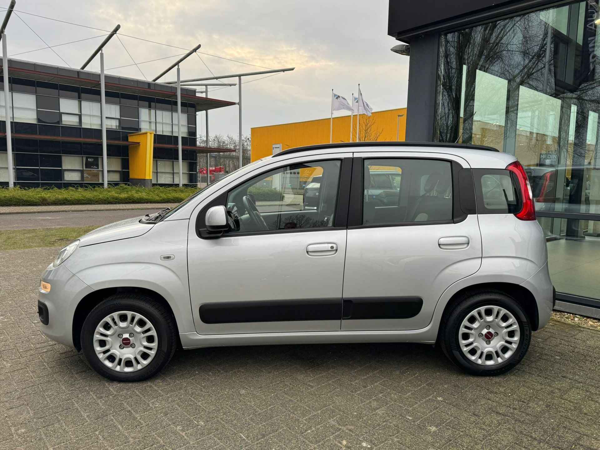 Fiat Panda 1.2 Lounge | AIRCO | PARKEERSENSOREN ACHTER | STUURWIELBEDIENING | BLUETOOTH RADIO - 7/21