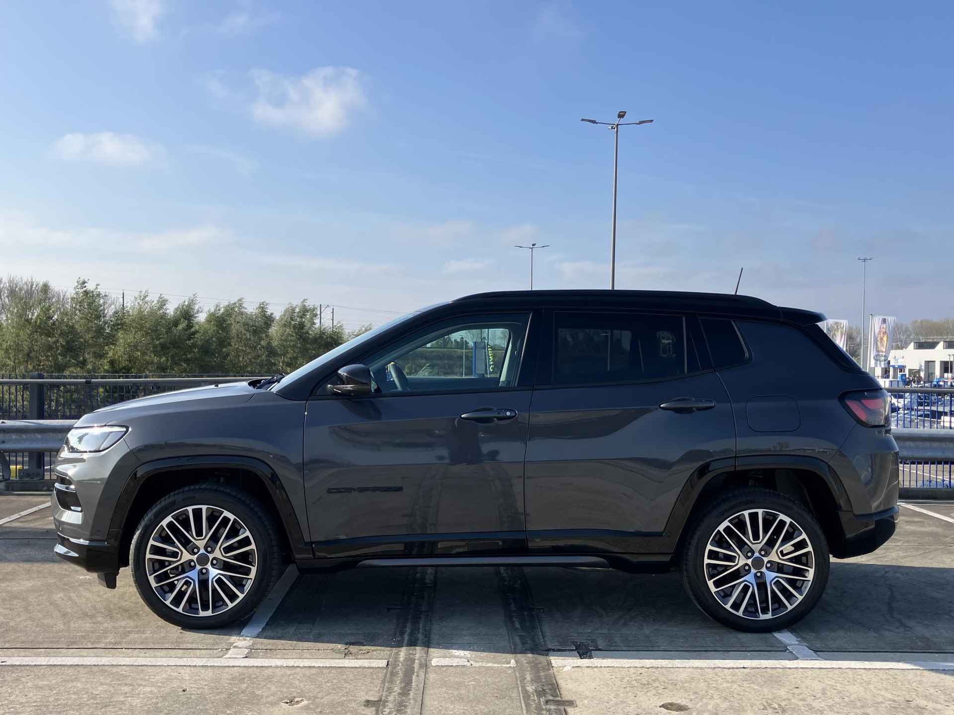 Jeep Compass 4xe 240 Summit Plug-in Hybrid / Schuifdak / 19" - 52/56