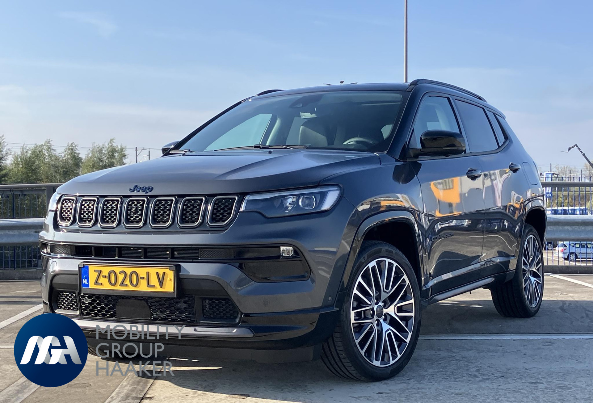 Jeep Compass 4xe 240 Summit Plug-in Hybrid / Schuifdak / 19"