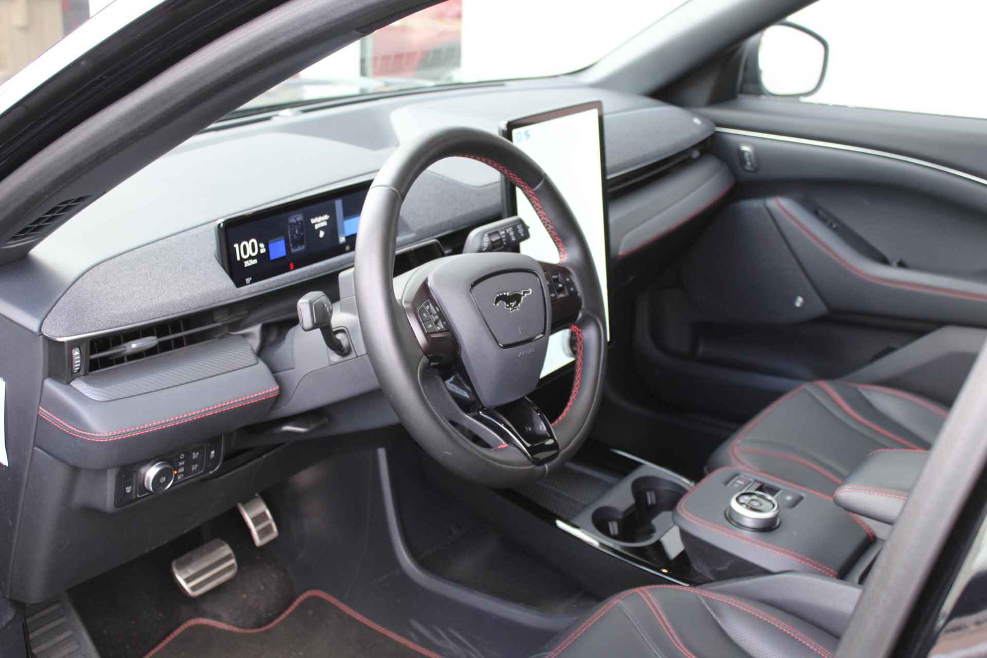 Ford Mustang Mach-E 75kWh AWD | 12% bijtelling | Technology Pack | Elektr. achterklep | Stoelverwarming | Adapt. Cruise control | Camera | - 6/35