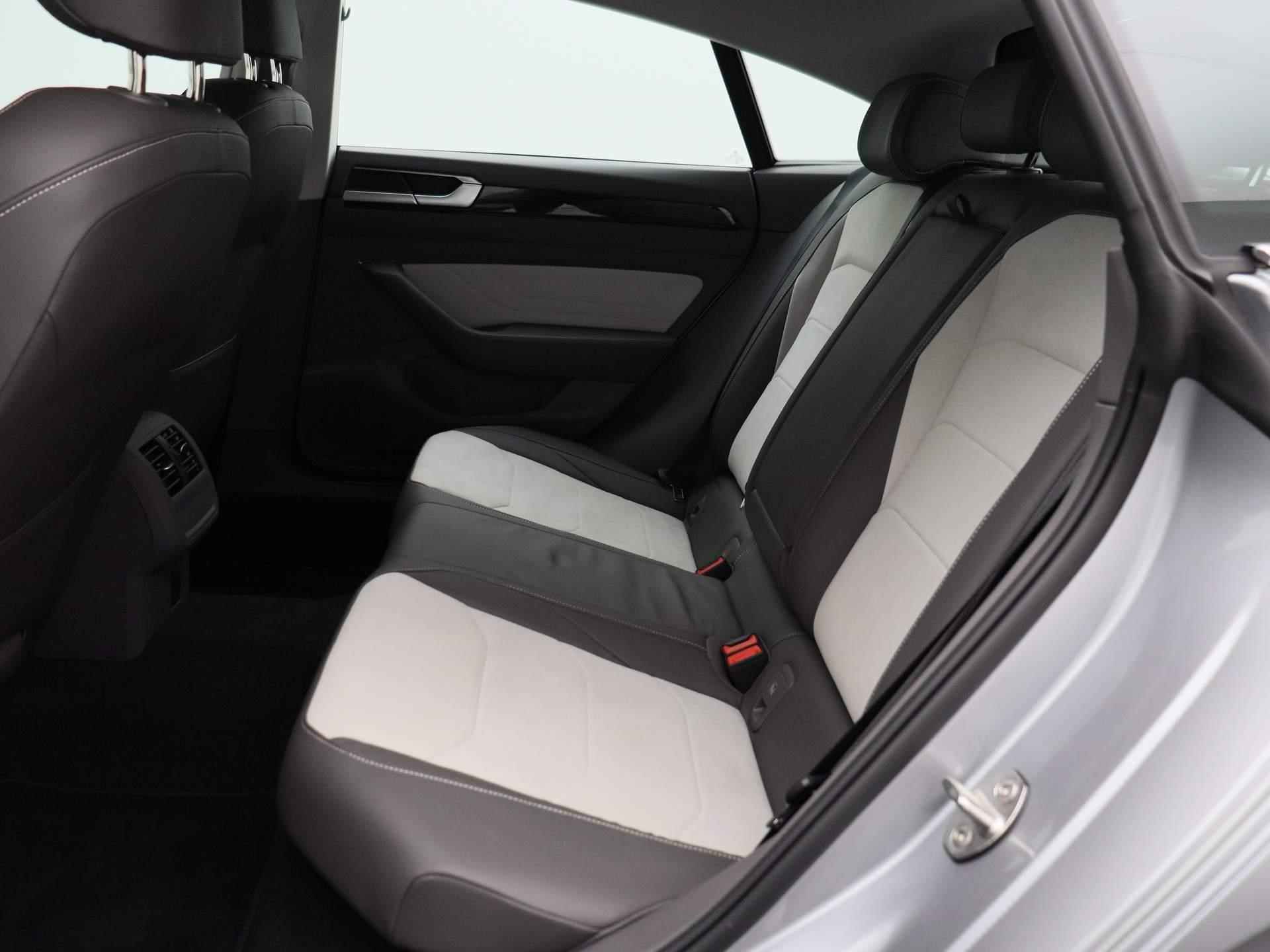 Volkswagen Arteon 1.4 TSI eHybrid Elegance | Automaat | Leder | Navigatie | Climate control | Parkeer sensoren | LMV | LED | Stoel verwarming | Apple carplay | DAB | Lage km stand - 13/43