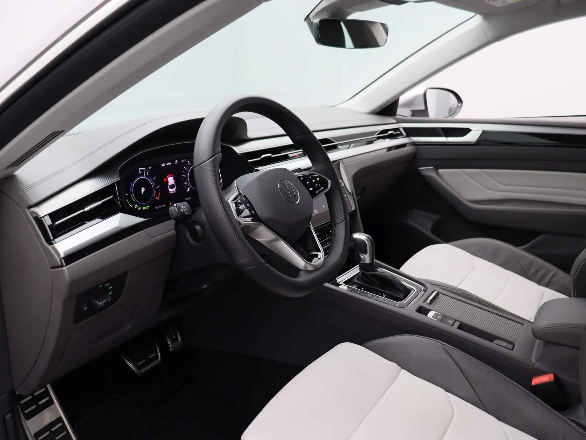 Volkswagen Arteon 1.4 TSI eHybrid Elegance | Automaat | Leder | Navigatie | Climate control | Parkeer sensoren | LMV | LED | Stoel verwarming | Apple carplay | DAB - 35/43