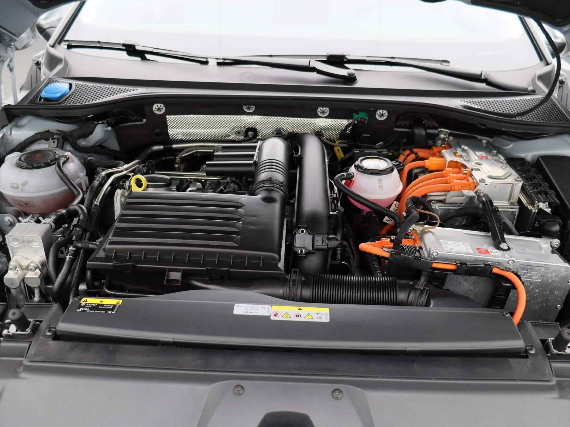 Volkswagen Arteon 1.4 TSI eHybrid Elegance | Automaat | Leder | Navigatie | Climate control | Parkeer sensoren | LMV | LED | Stoel verwarming | Apple carplay | DAB | Lage km stand - 41/43