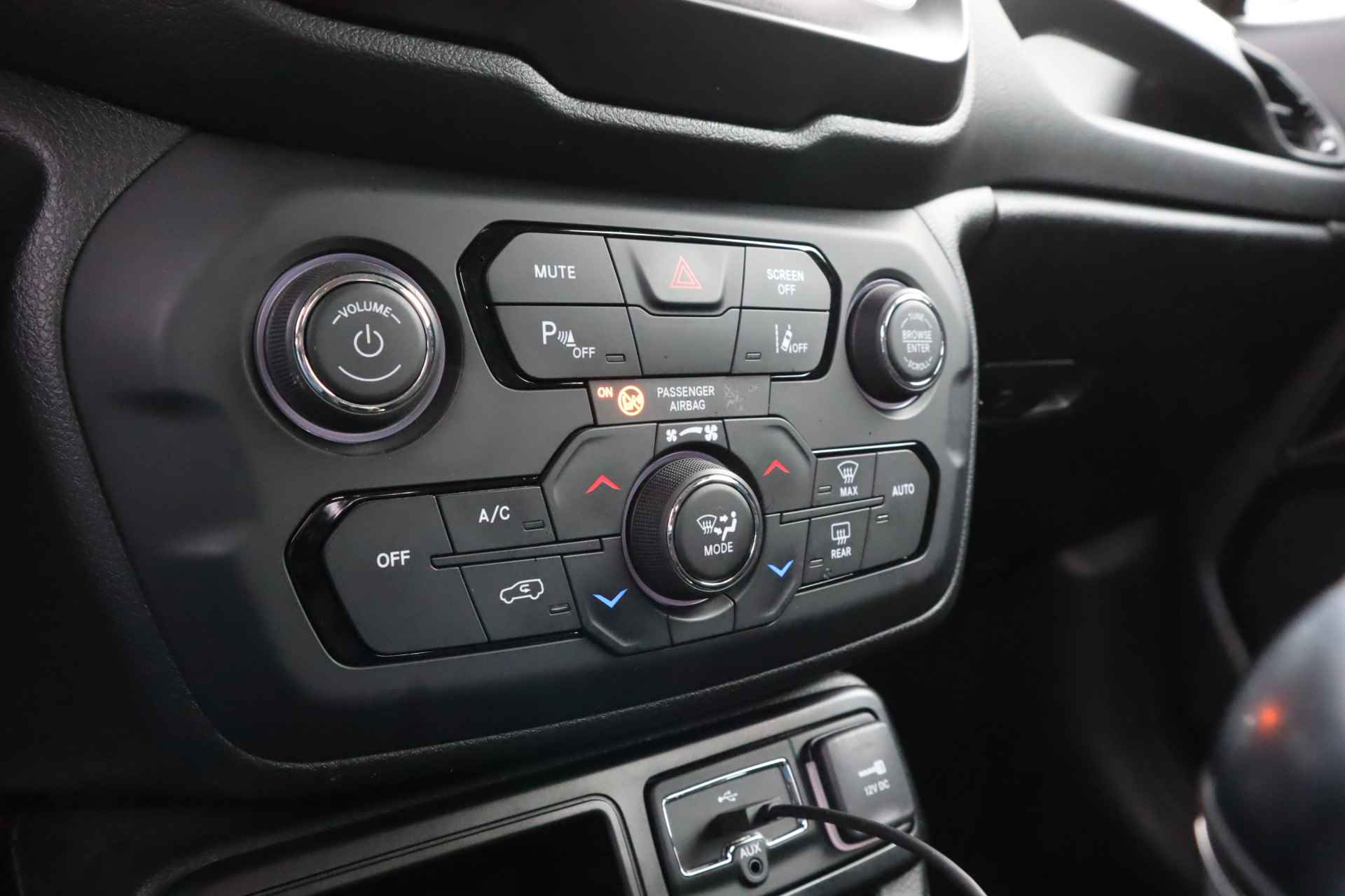 Jeep Renegade 1.0T Night Eagle | DAB Radio | Keyless | Apple carplay & Android Auto - 38/41
